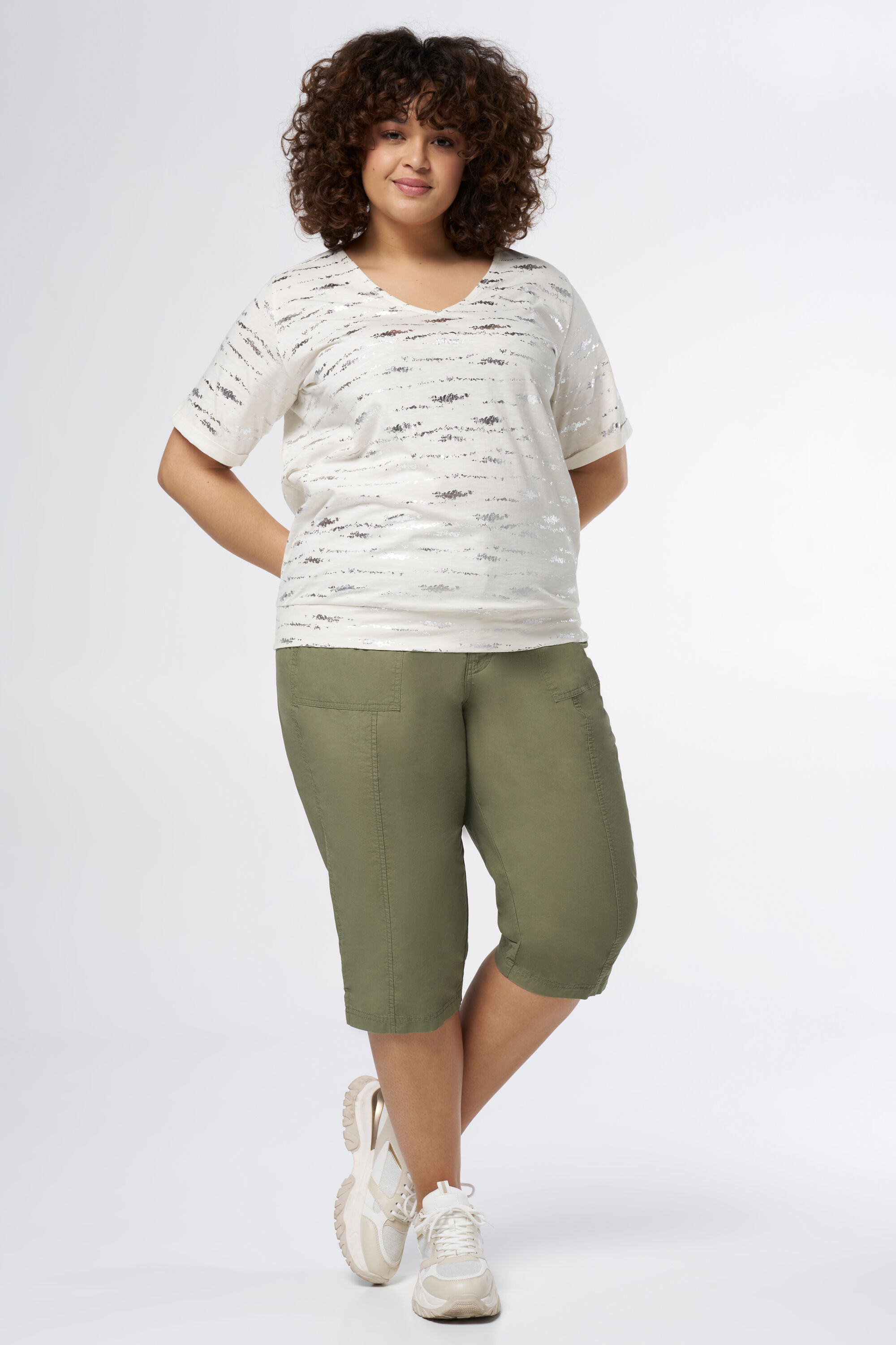 Camiseta con detalles met&aacute;licos image number 5