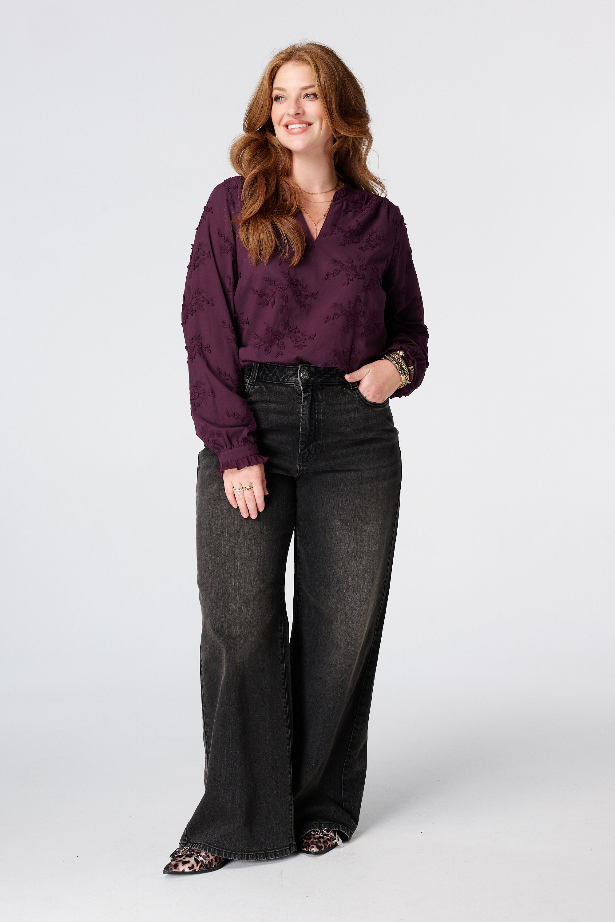 Blusa con bordados image number 5