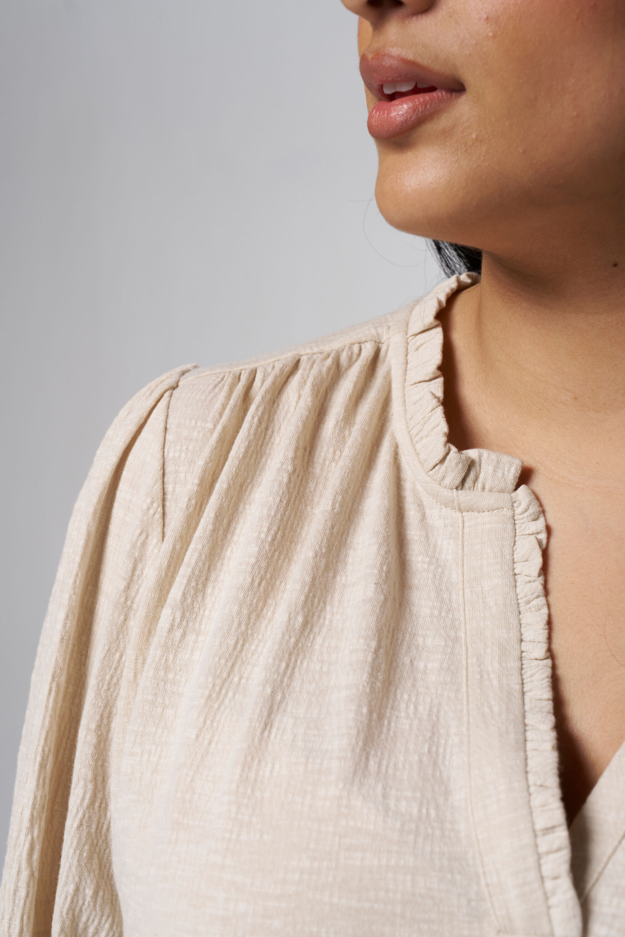 Top con escote en V image number 4