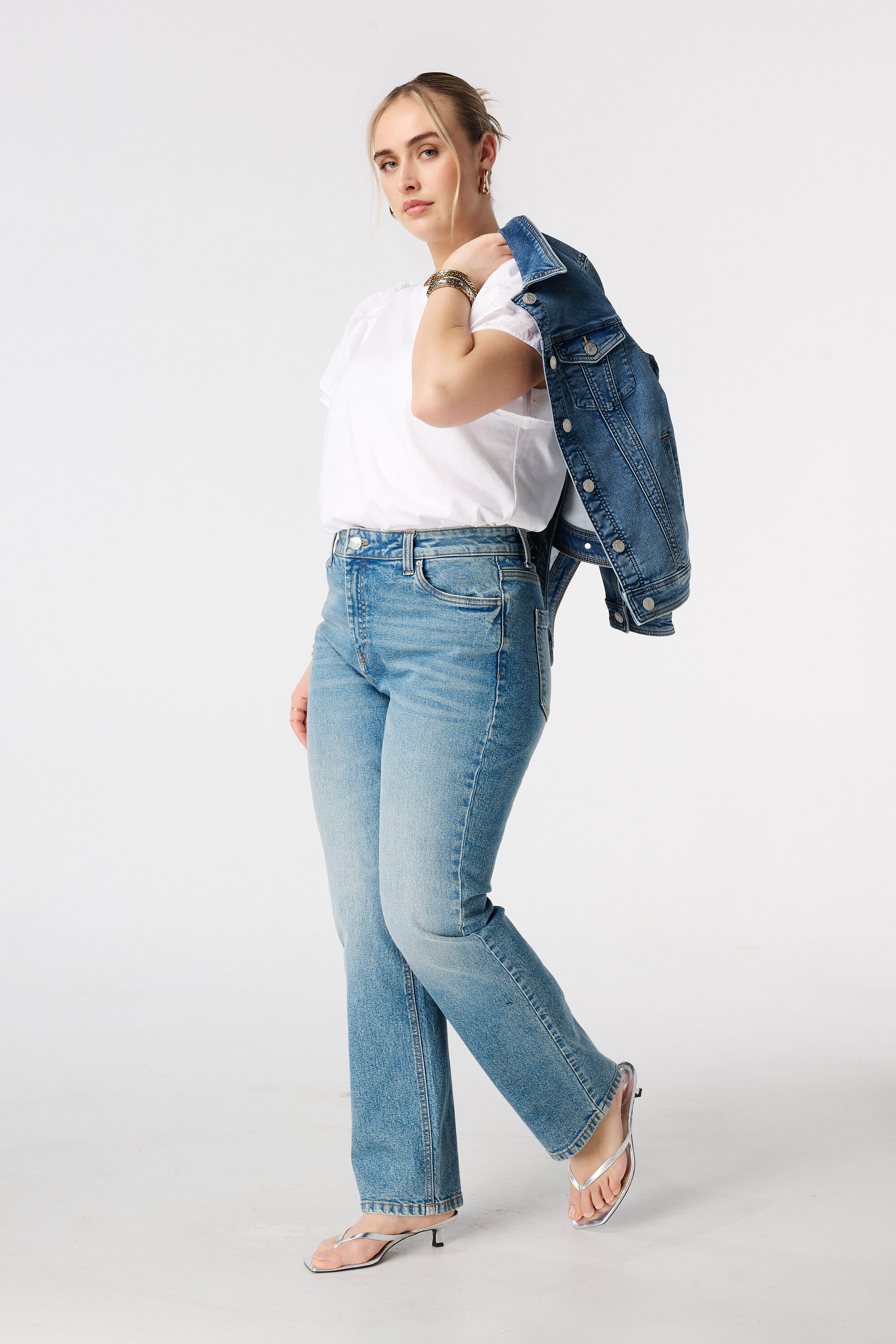 Vaquero straight leg de talle medio