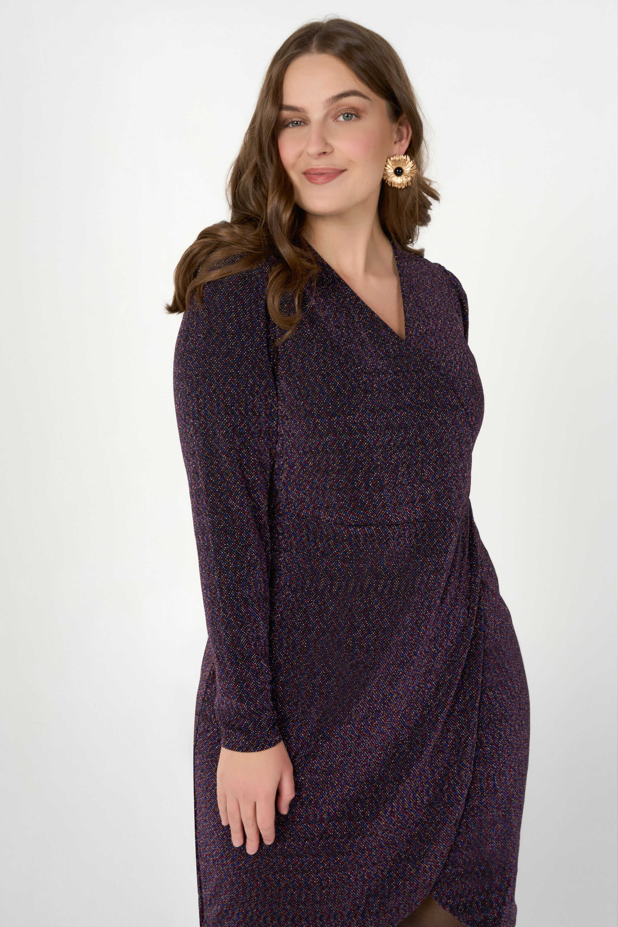 Vestido con detalles brillantes image number 6