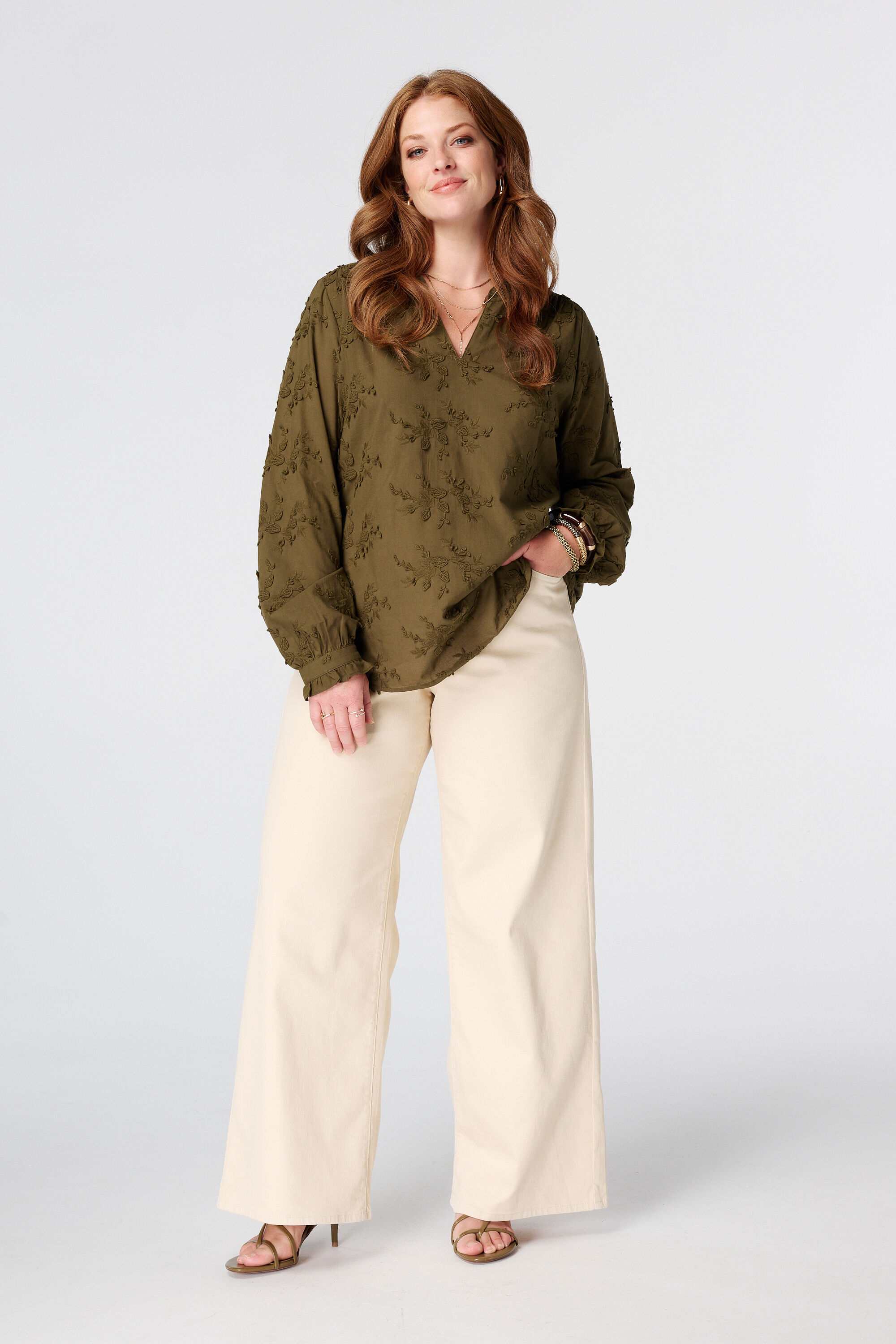 Blusa con bordados image number 5