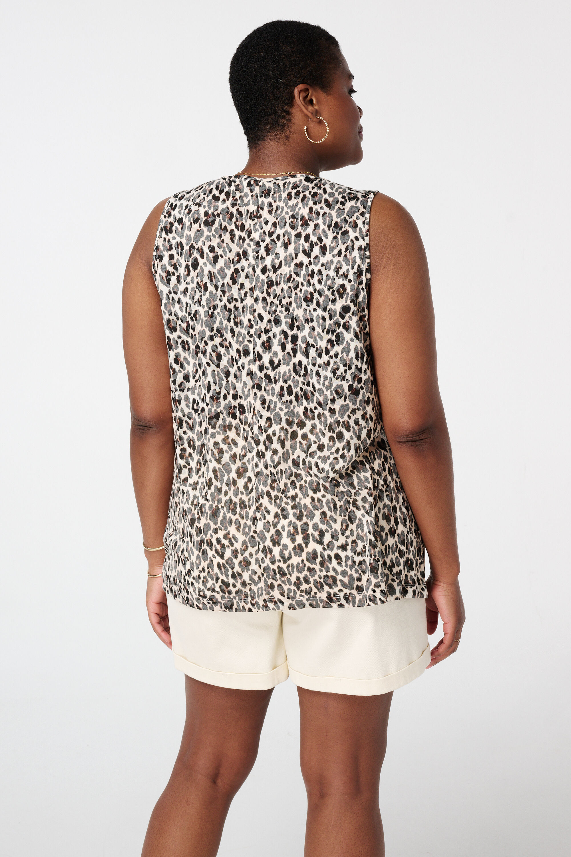 Top ligero con pliegues image number 3