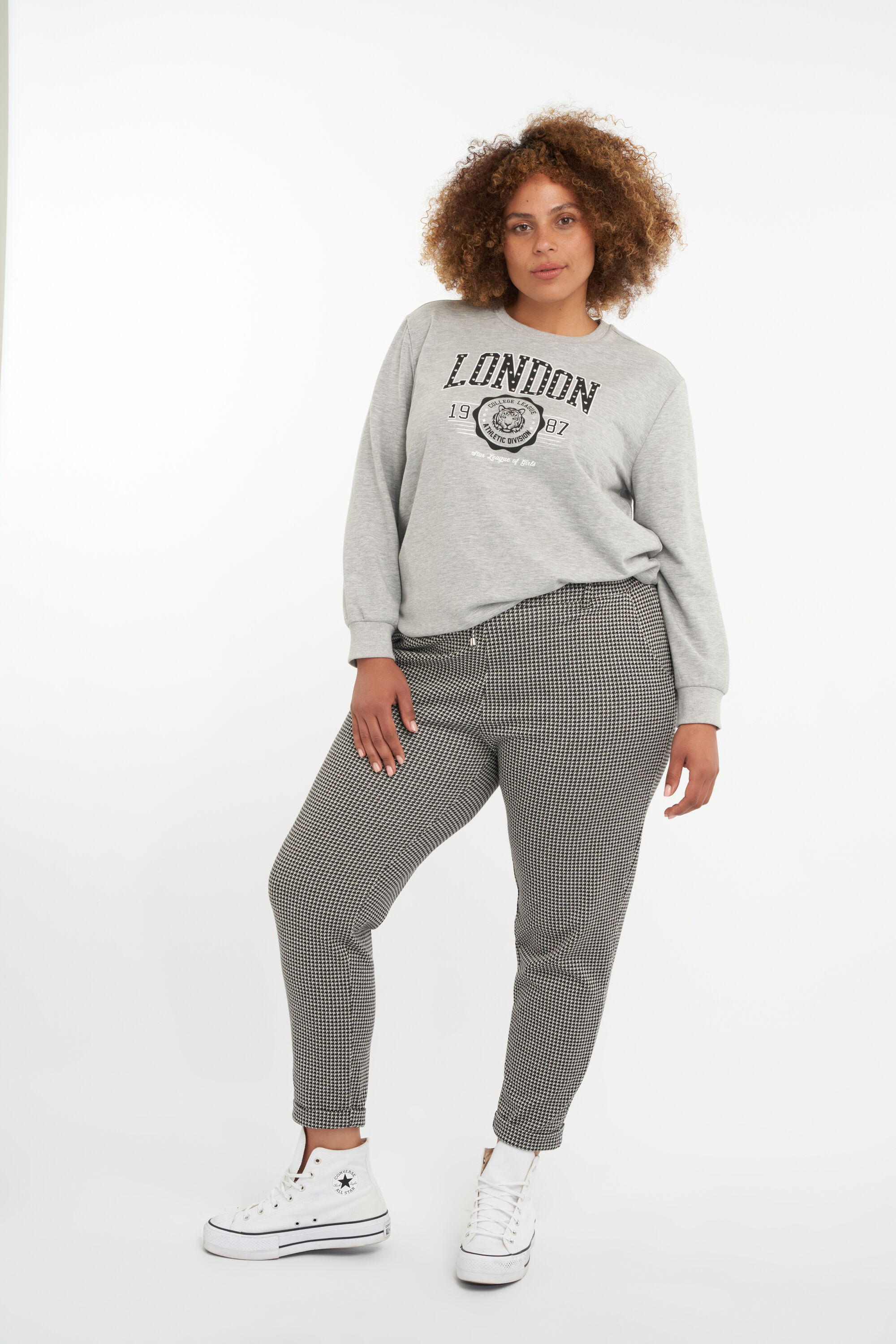 Pantalones de cuadros holgados image number 5