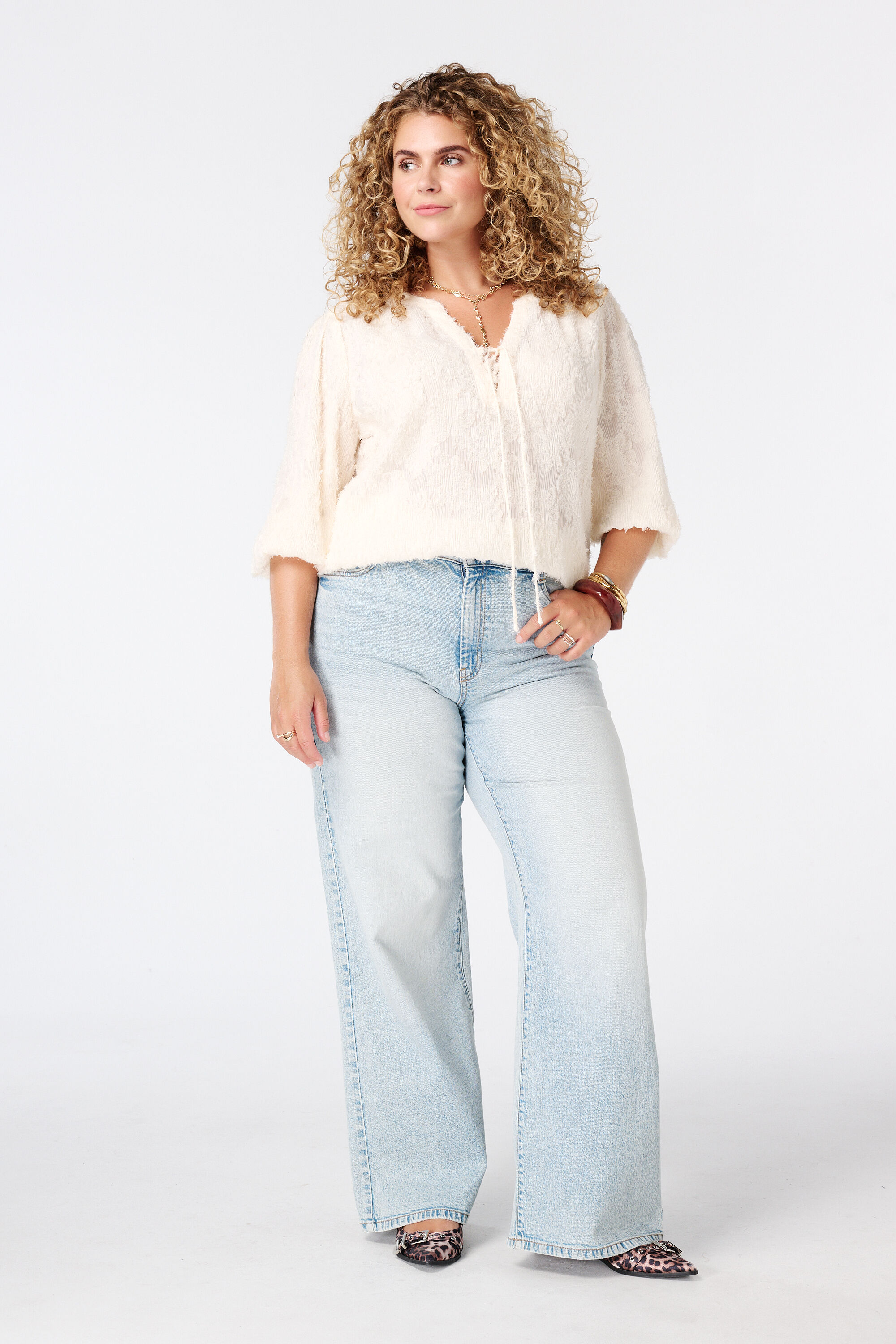 Blusa afelpada con escote en V image number 5
