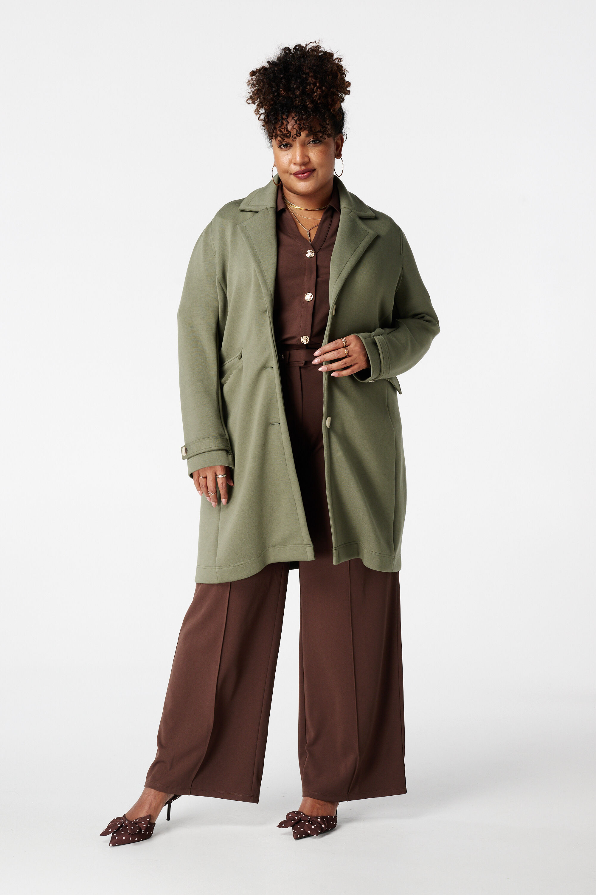 Abrigo con cierre de botones image number 5