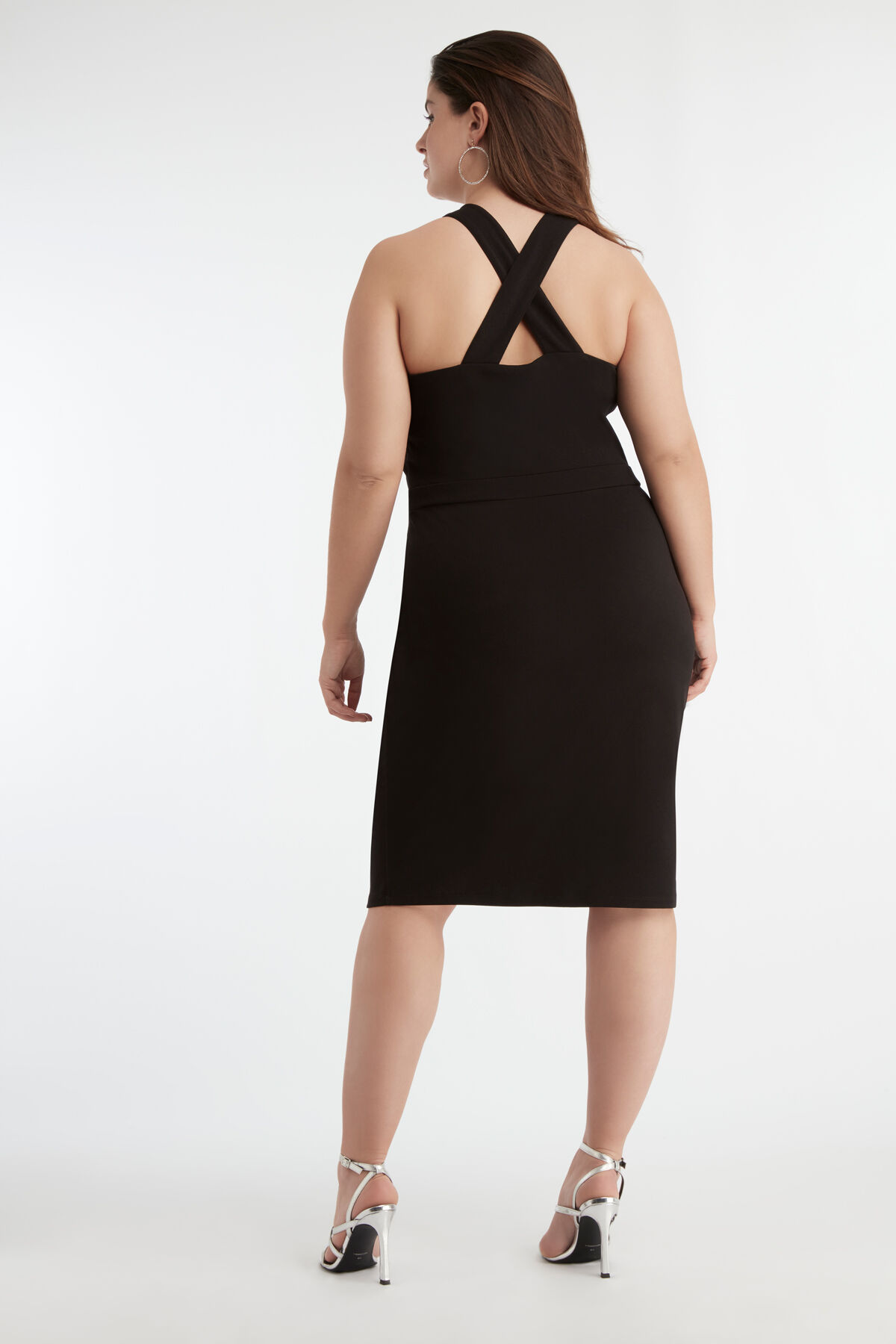 Vestido con tirantes cruzados image number 4