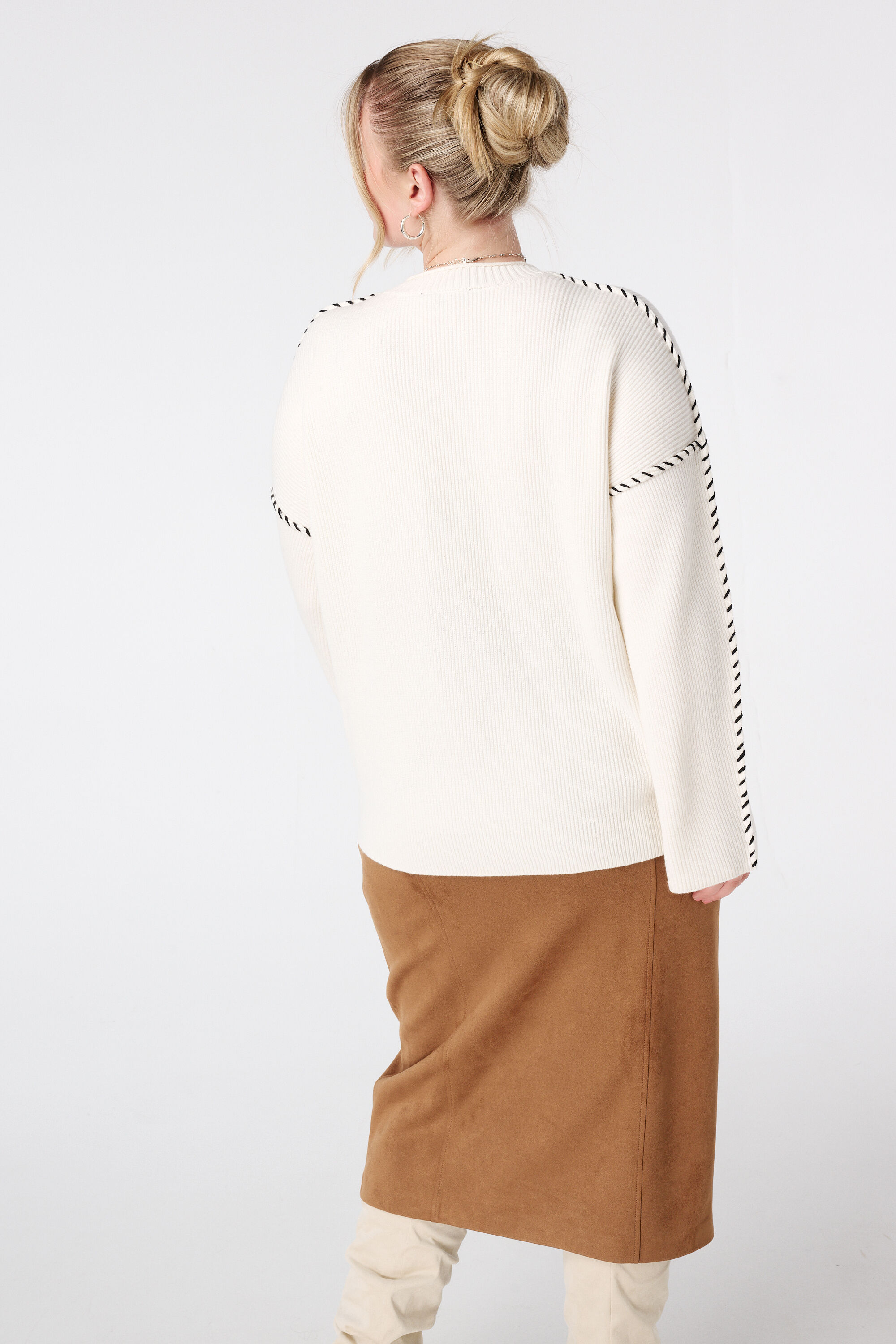 Jersey con costuras decorativas image number 3