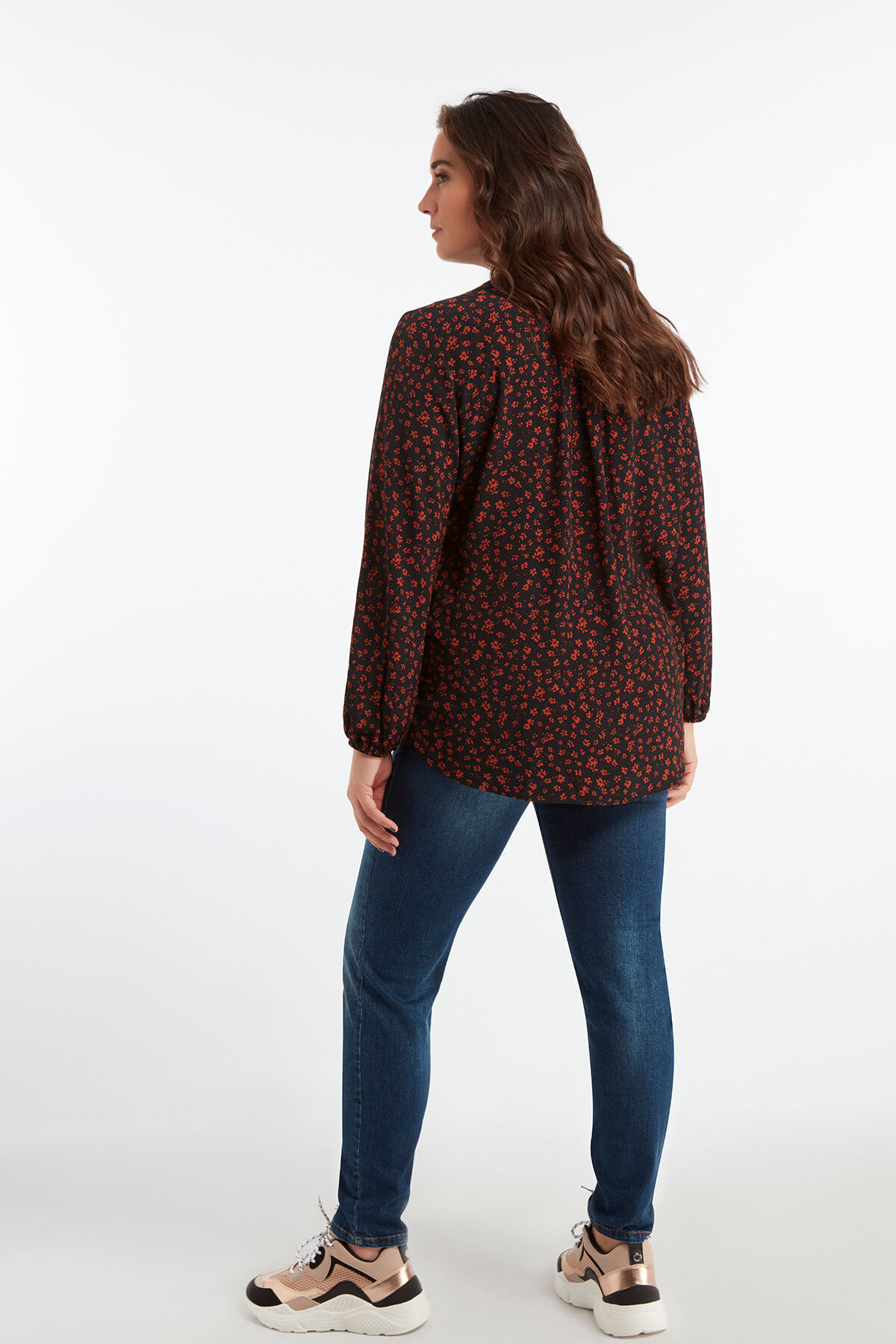 Blusa con estampado floral image number 4