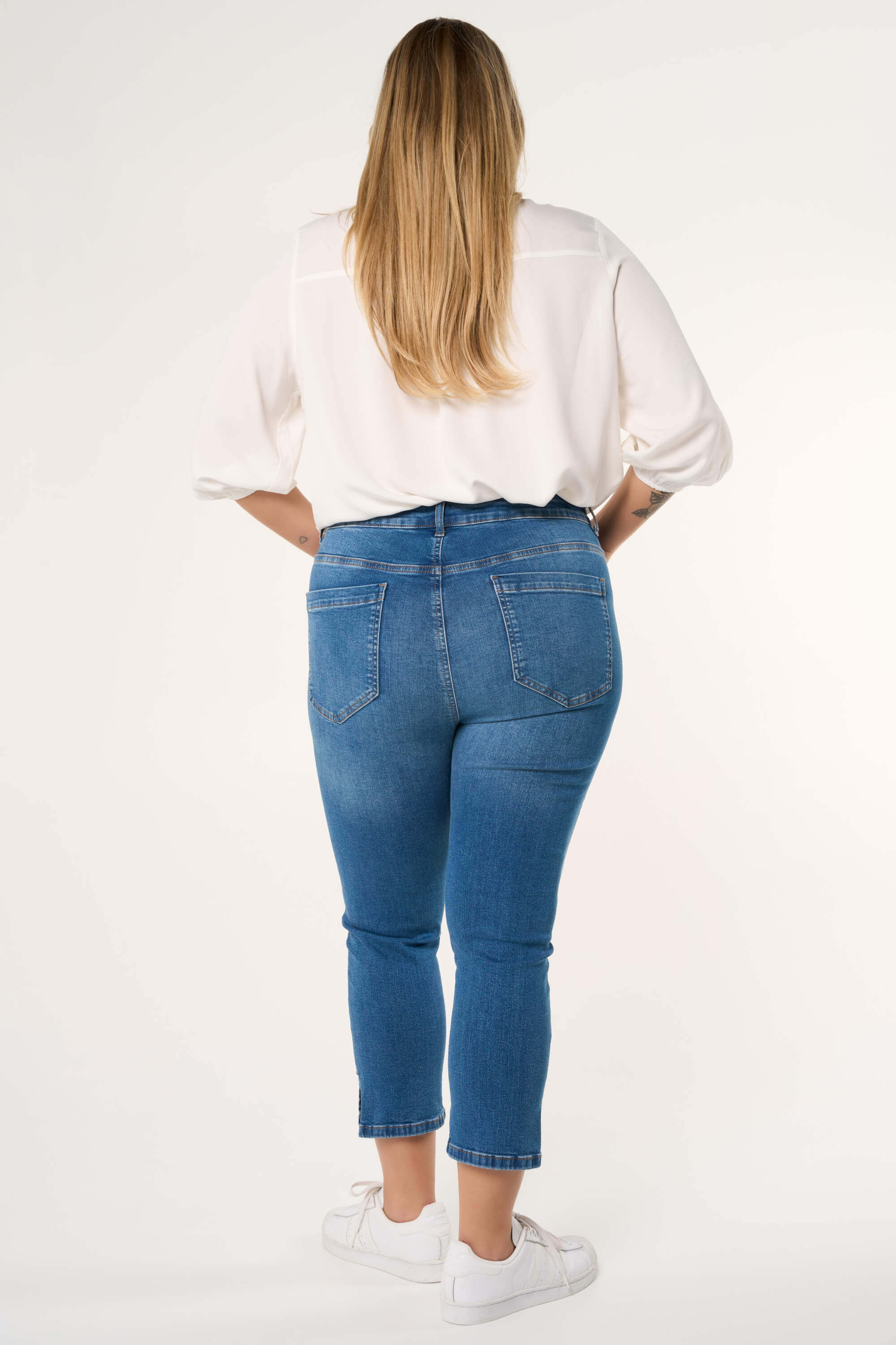 Pantalones capri con brillantes image number 3