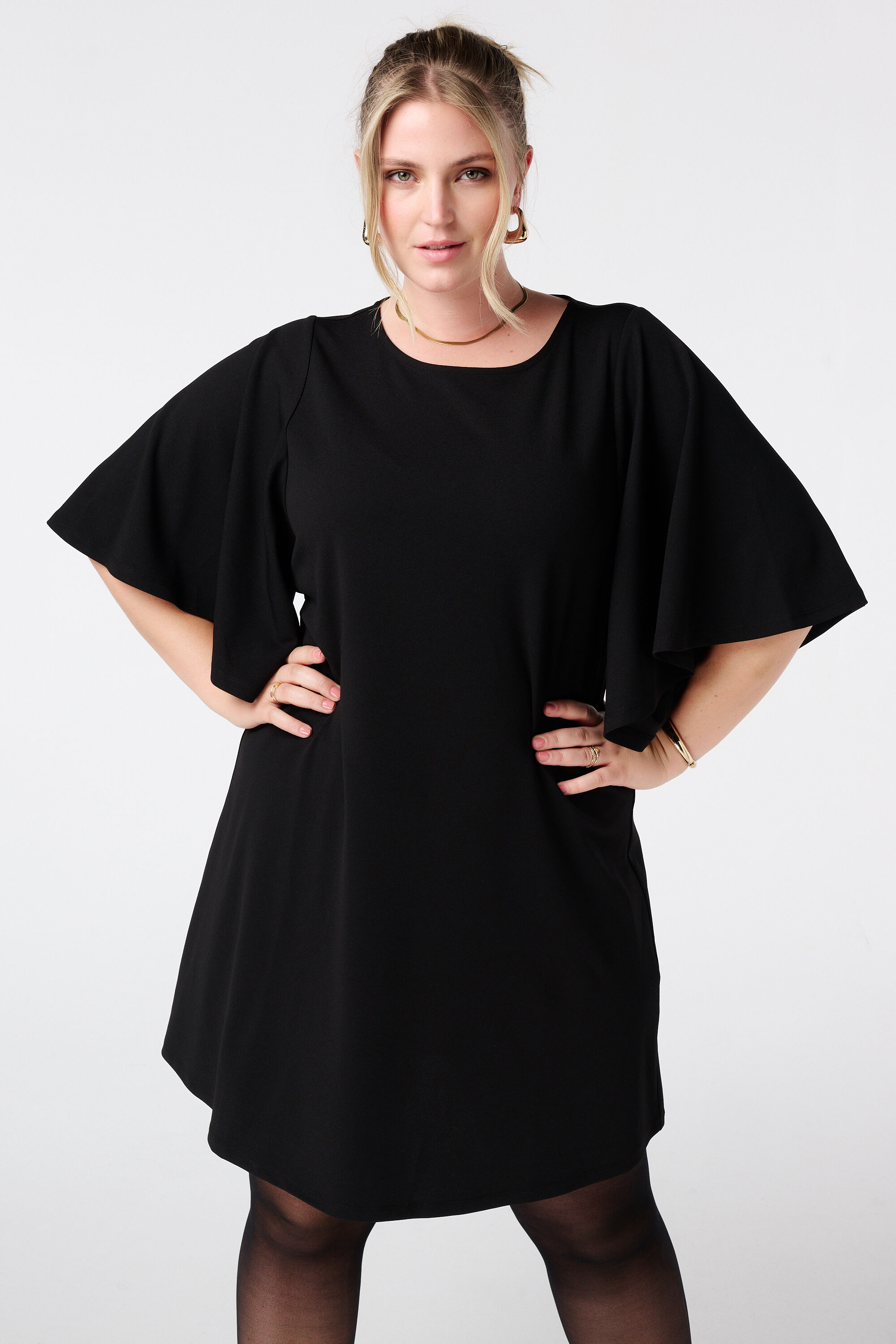 Vestido con mangas de mariposa image number 5