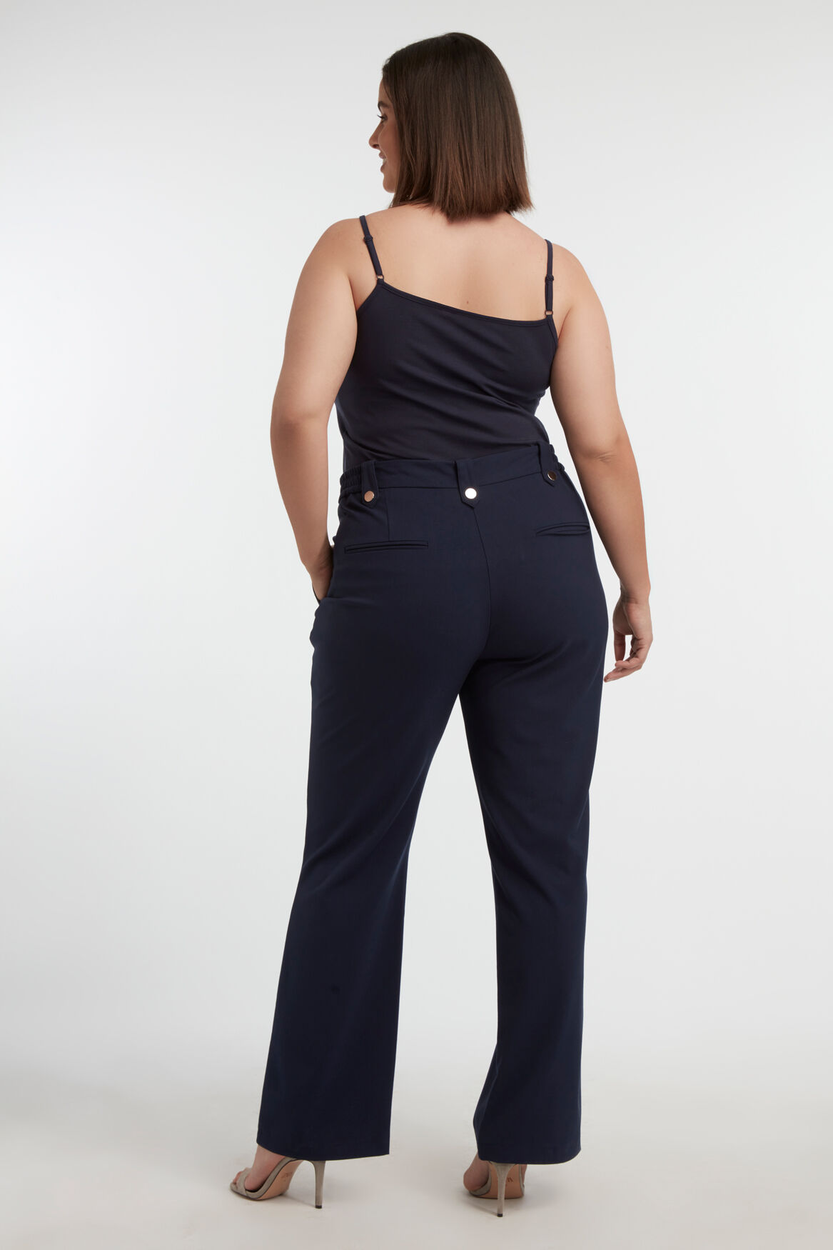 Pantalones con botones image number 4