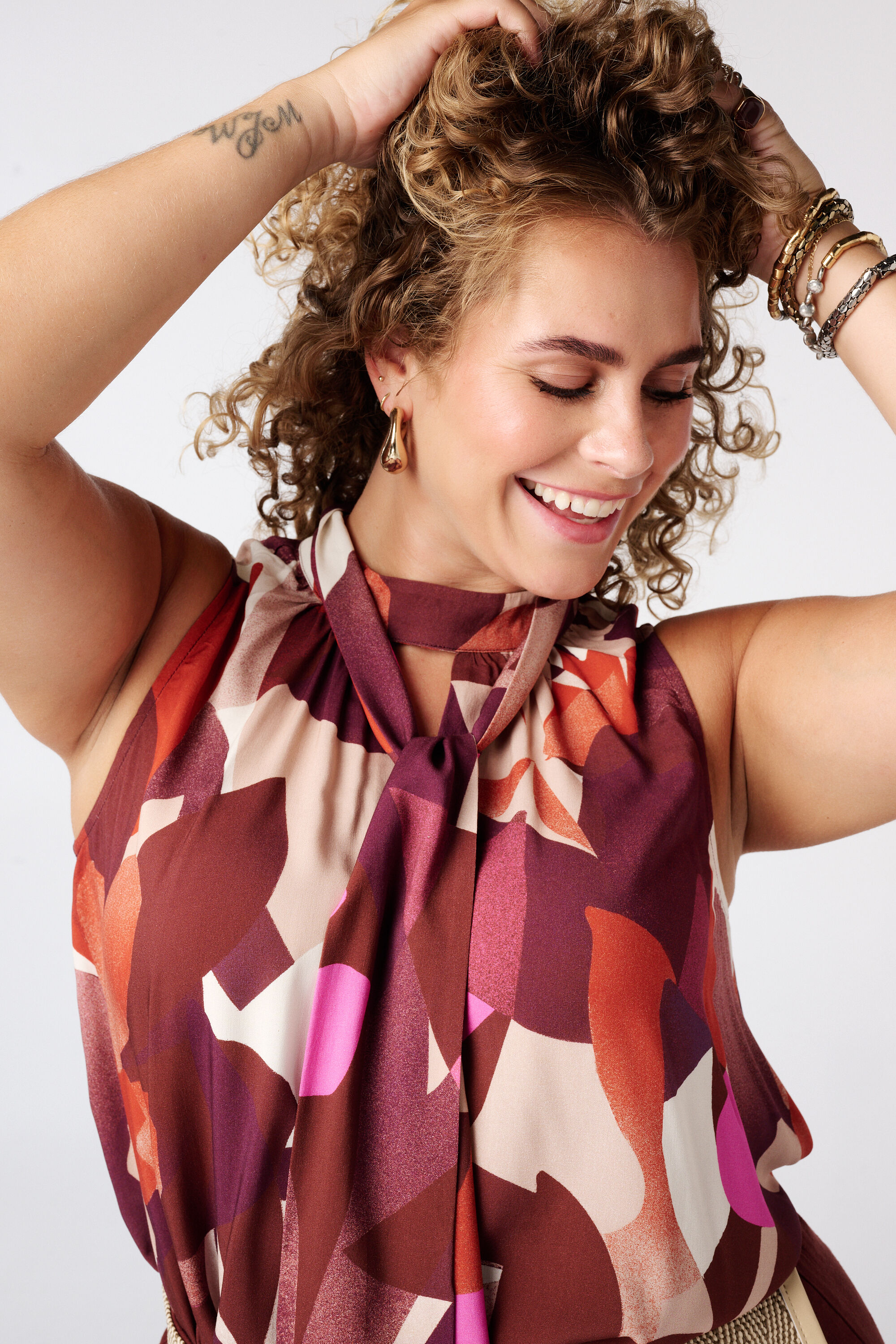Blusa  con cuello alto image number 4
