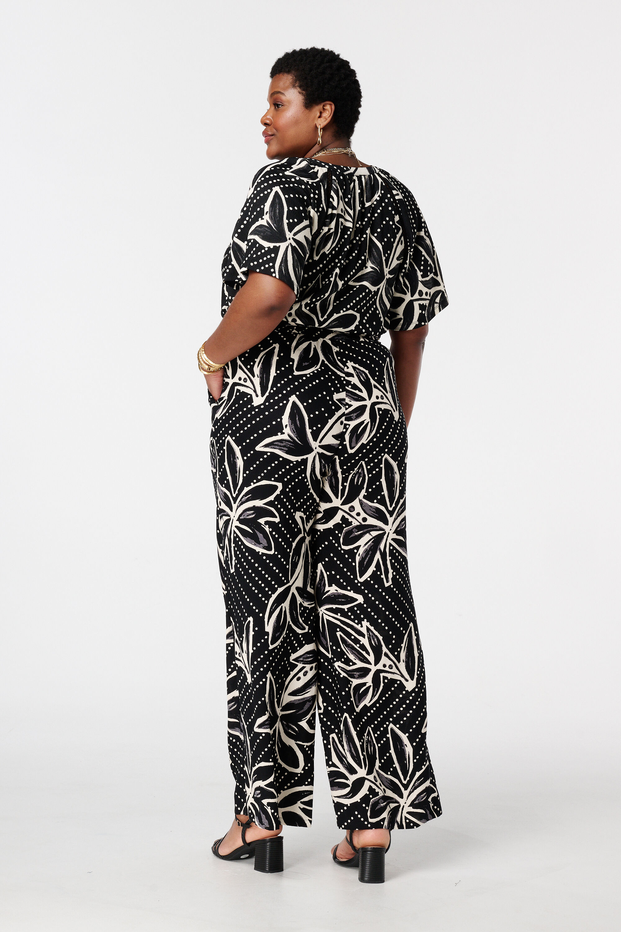 Pantal&oacute;n wide leg con estampado image number 3