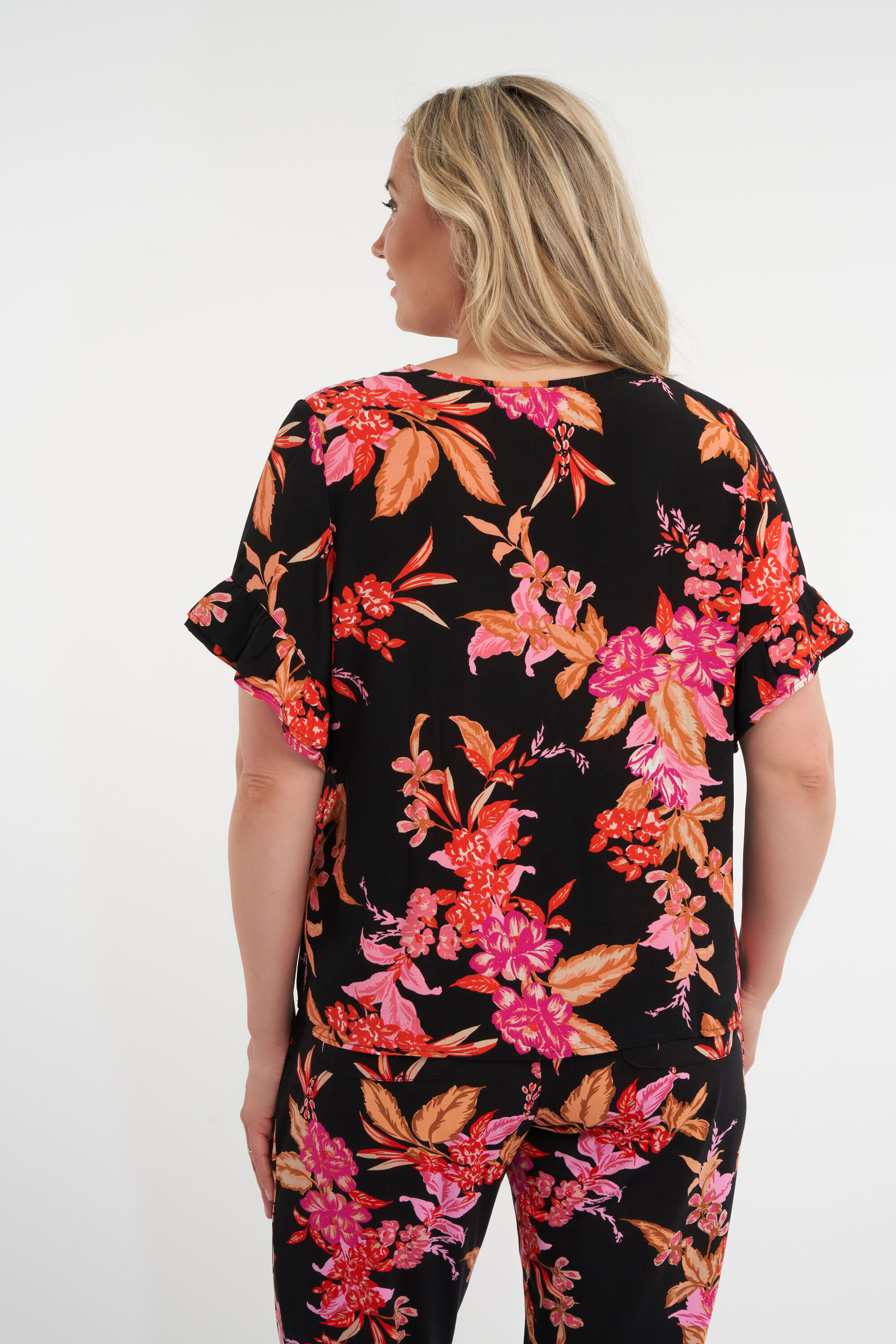 Top con estampado  image number 4