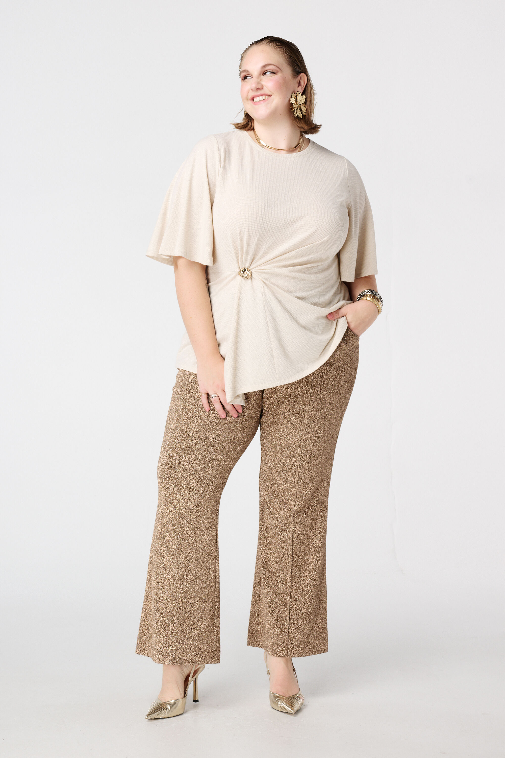 Top drapeado con hebilla dorada image number 5