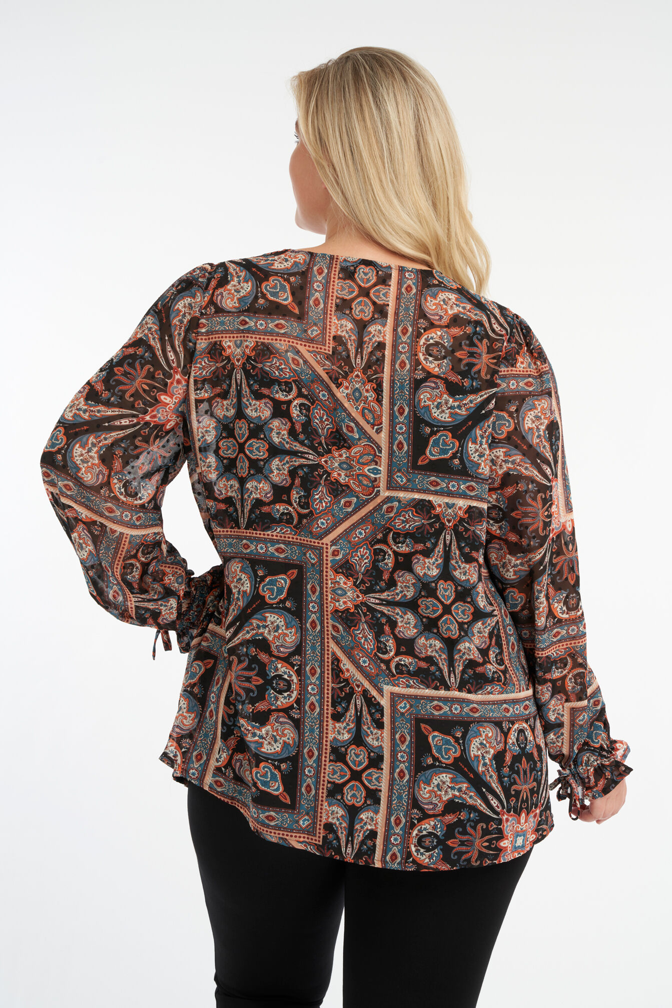 Blusa con estampado paisley y escote en V image number 3