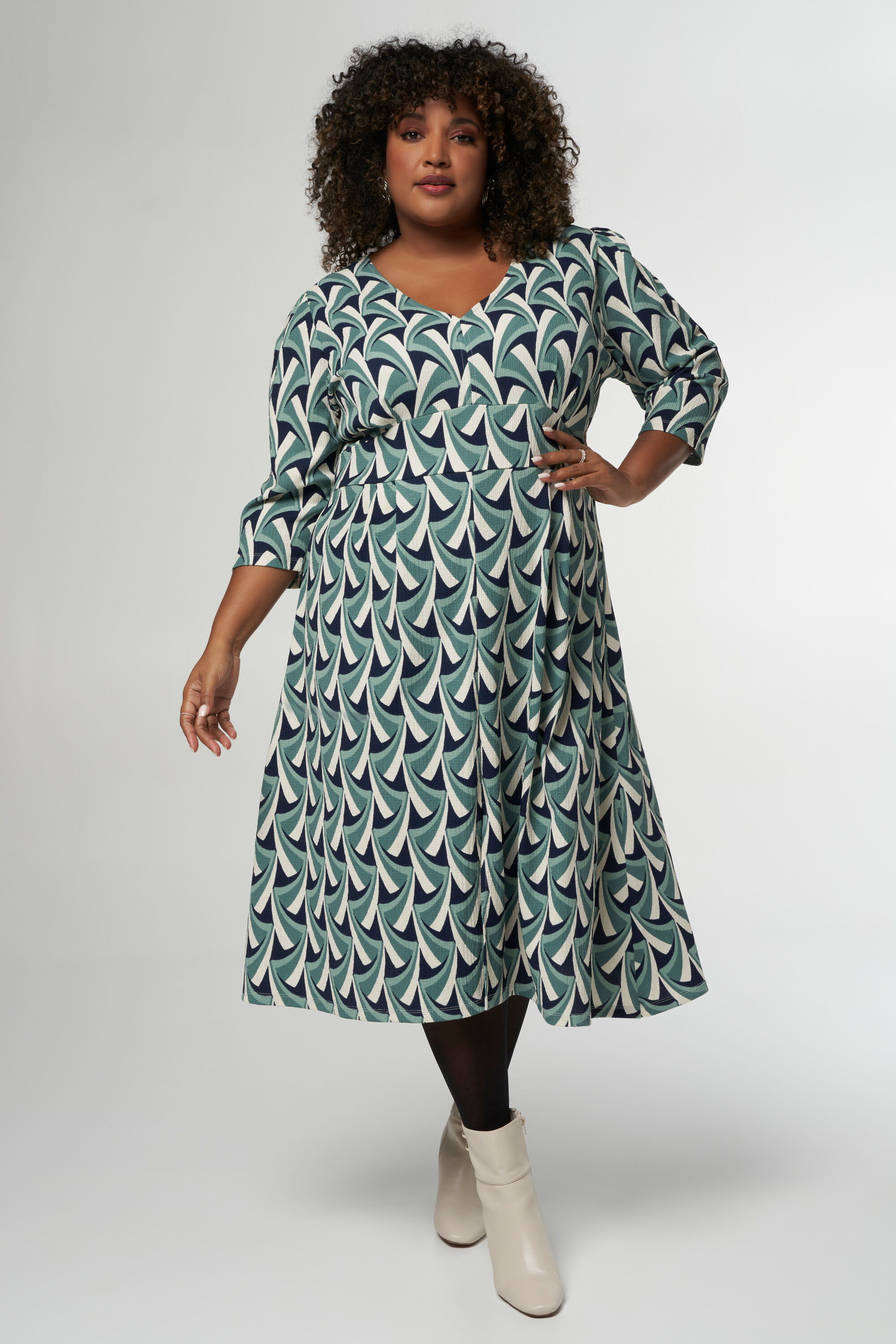 Vestido midi con estampado  image number 6