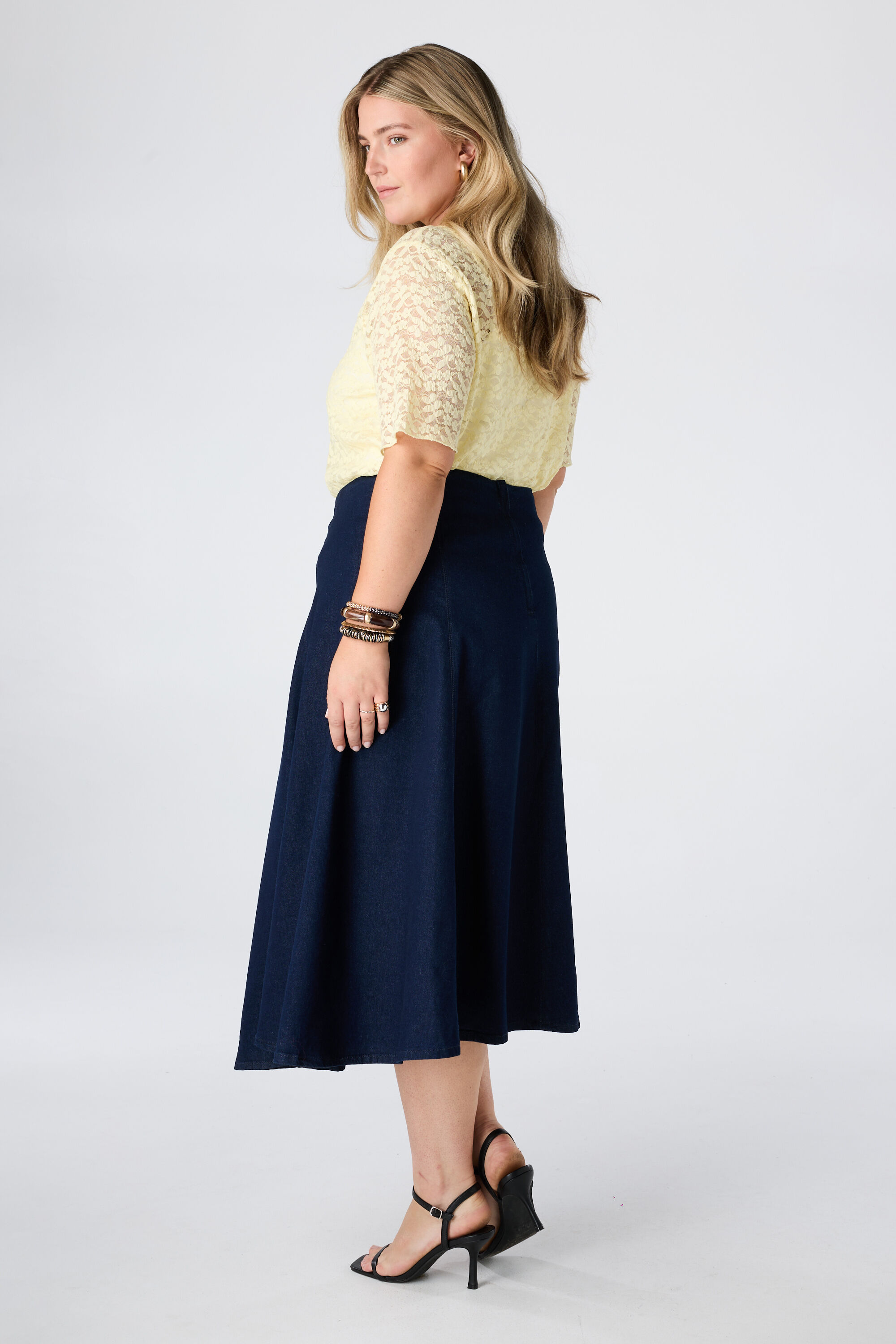 Falda vaquera midi image number 3
