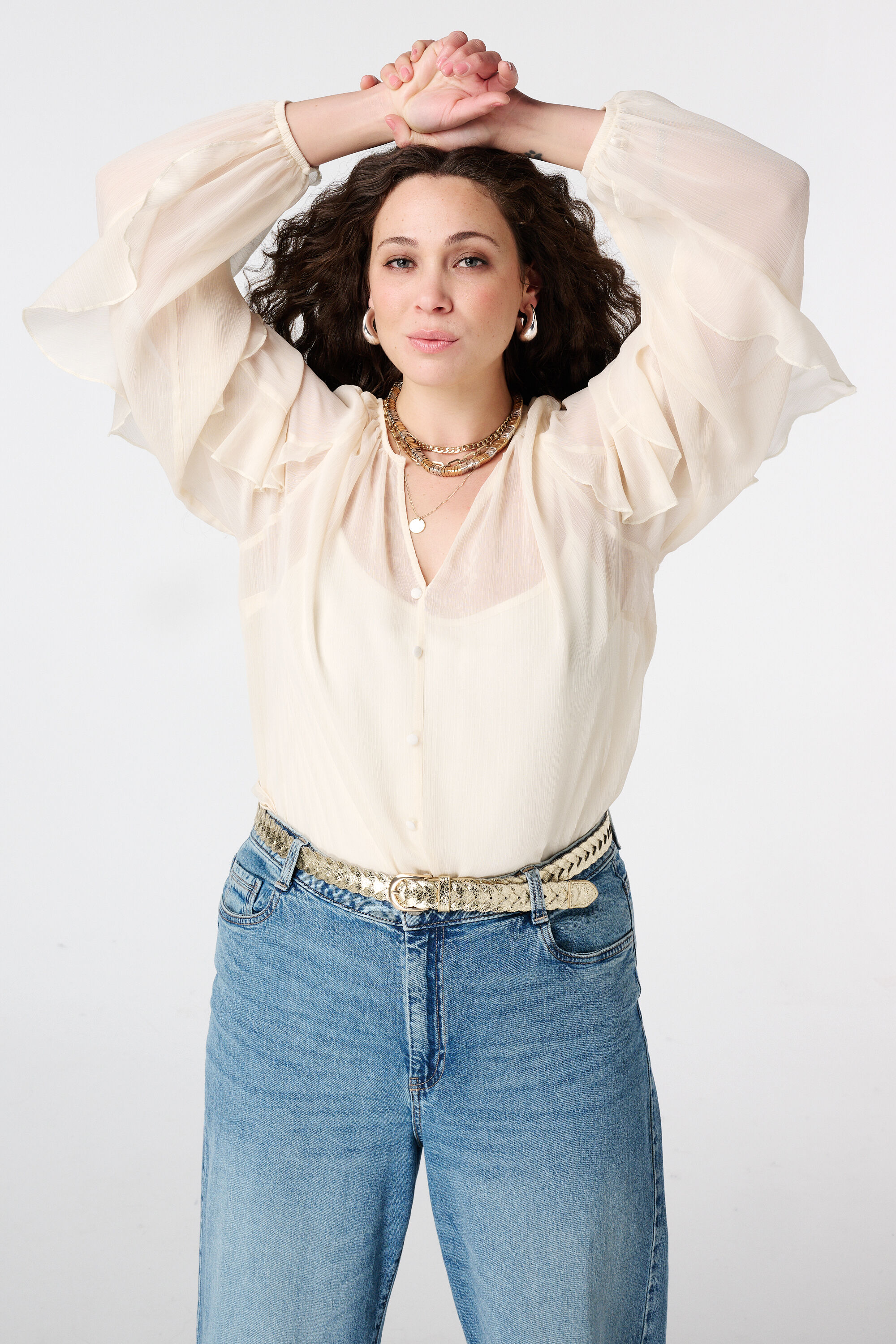 Blusa con volantes image number 3