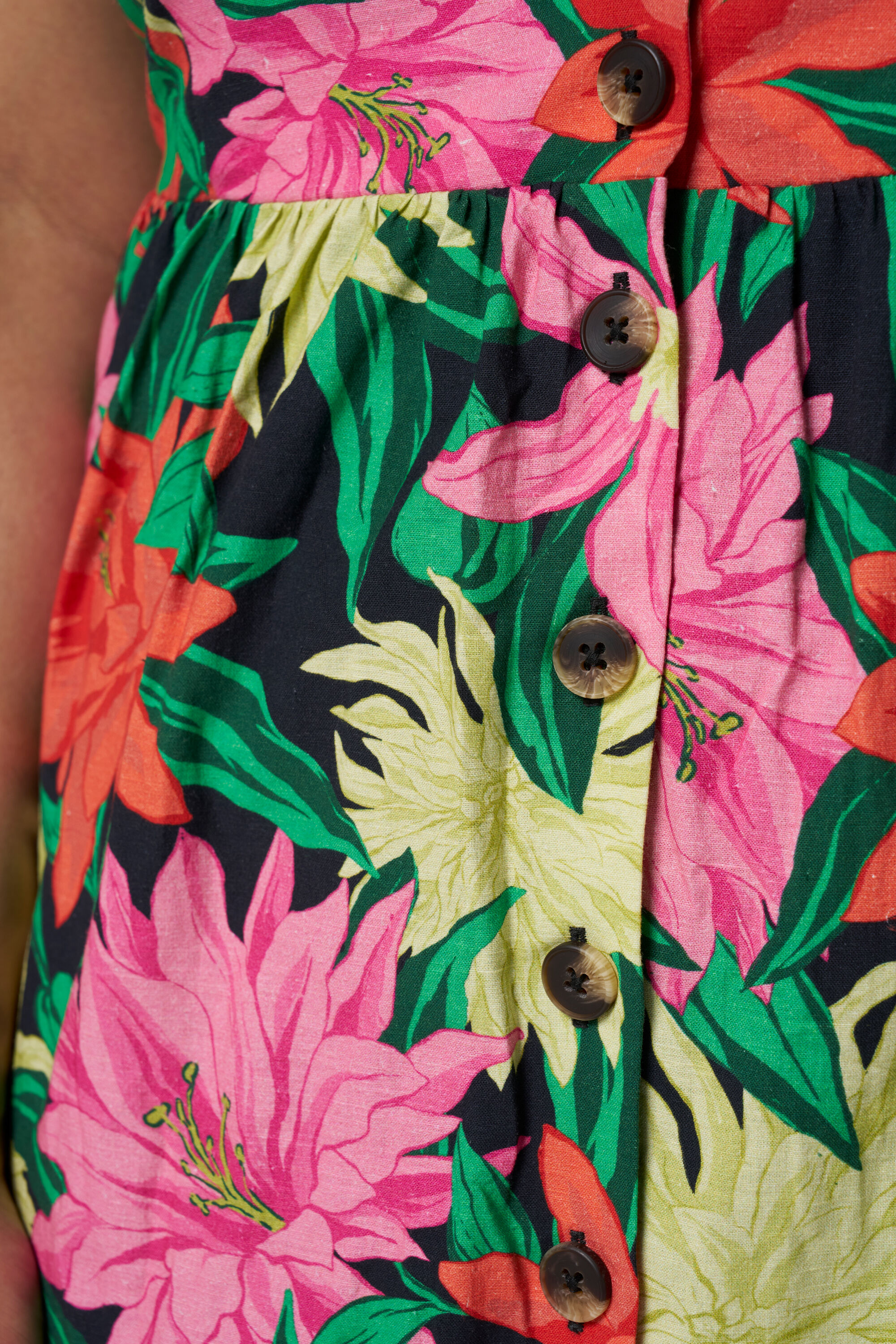 Vestido midi con botones y estampado image number 4