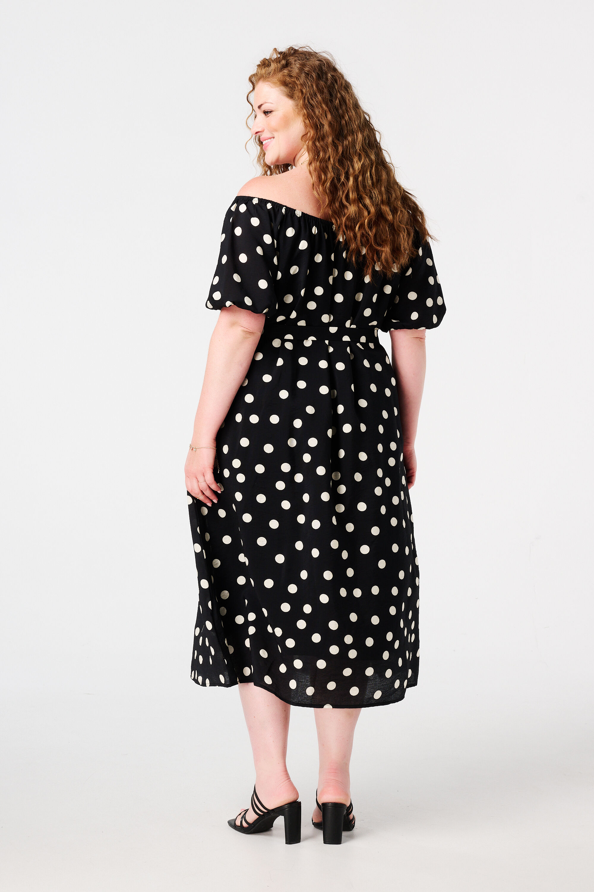 Vestido midi con lunares image number 3