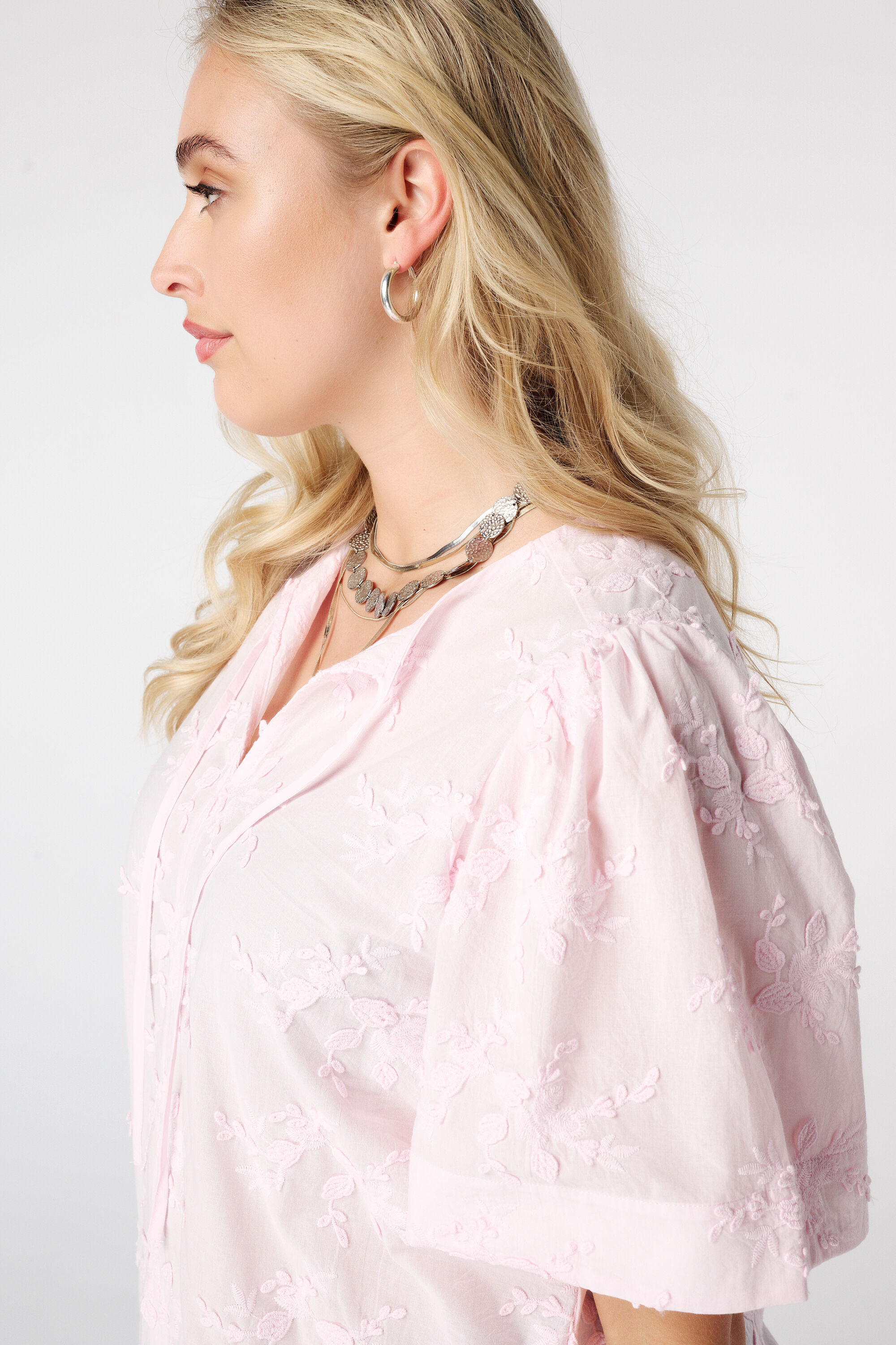 Blusa de algod&oacute;n con bordado image number 4