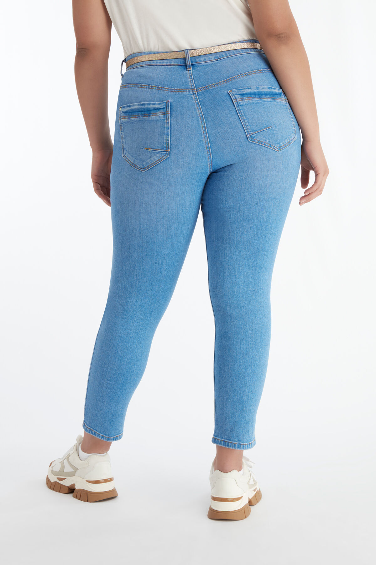 Vaqueros con cintur&oacute;n image number 6