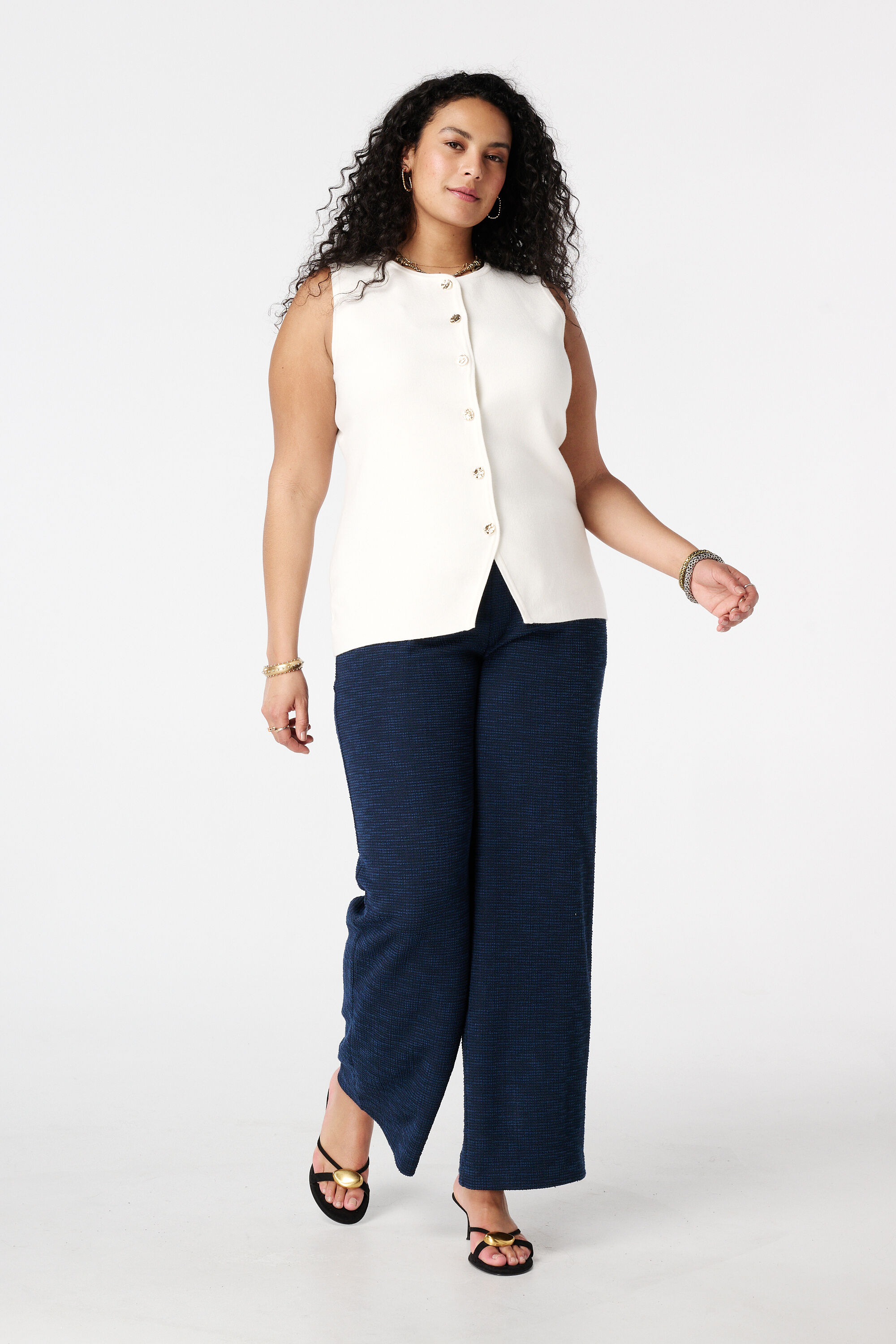 Chaleco con cierre de botones image number 5