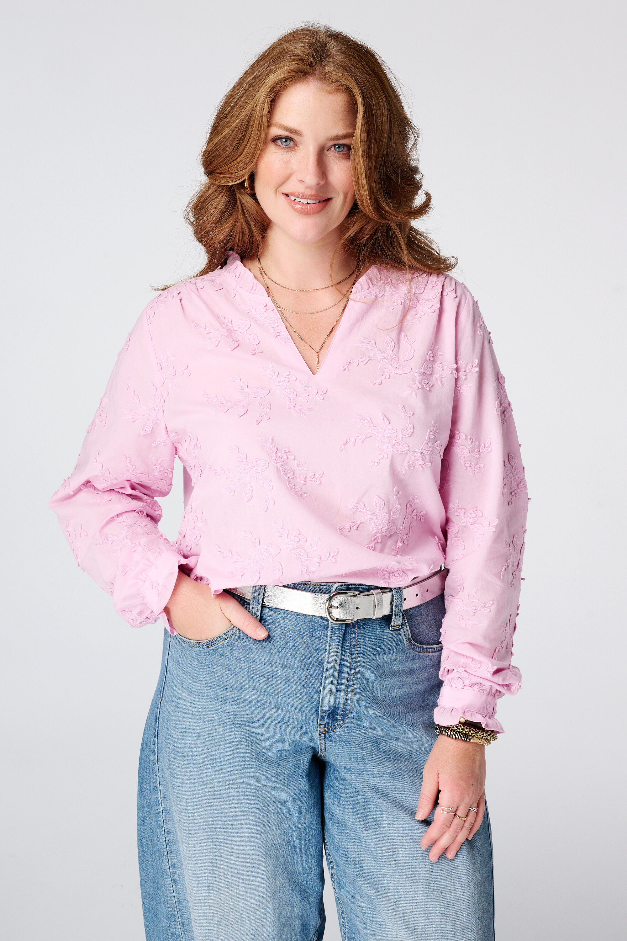 Blusa con bordados image number 0