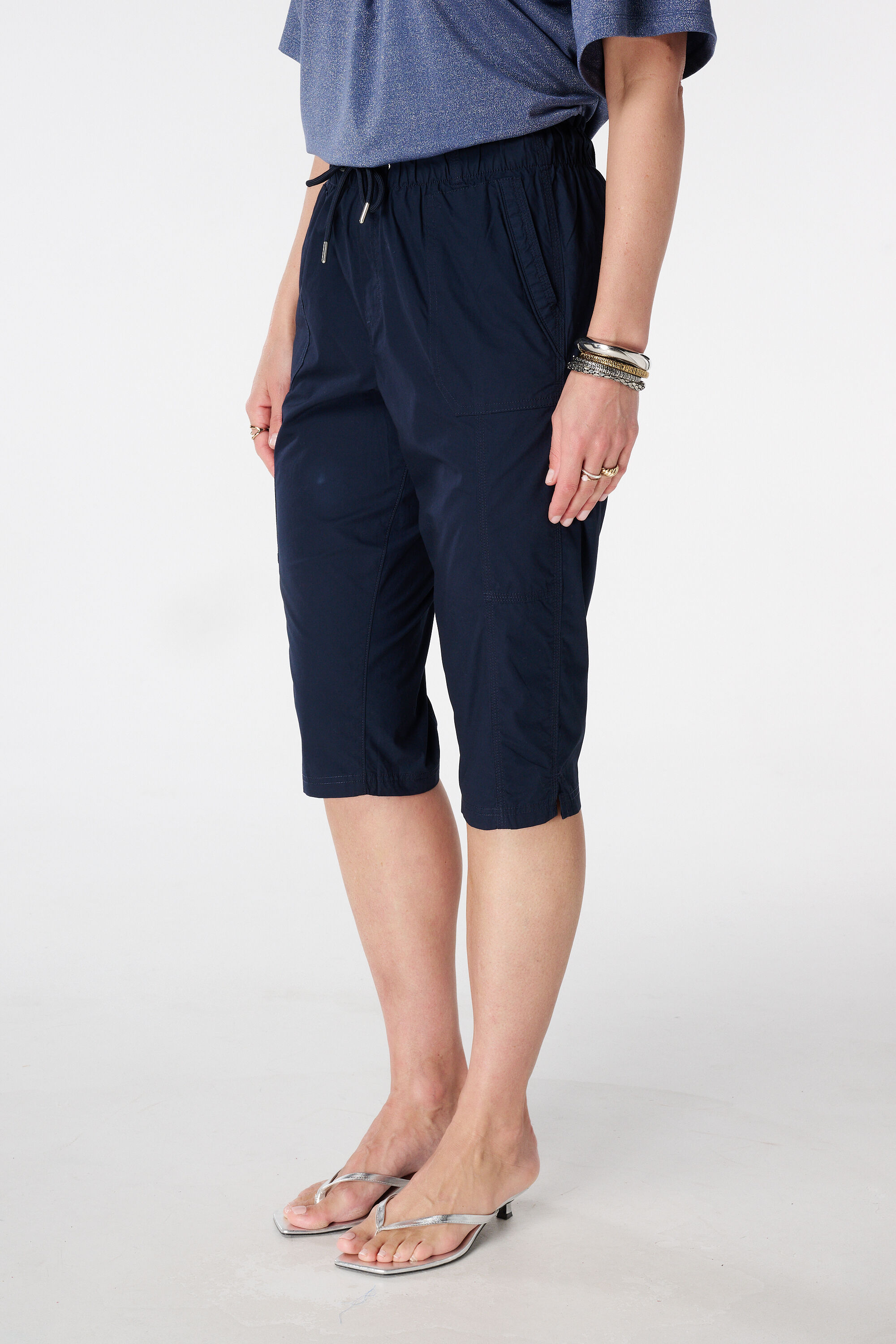 Pantal&oacute;n capri con cintura el&aacute;stica image number 5