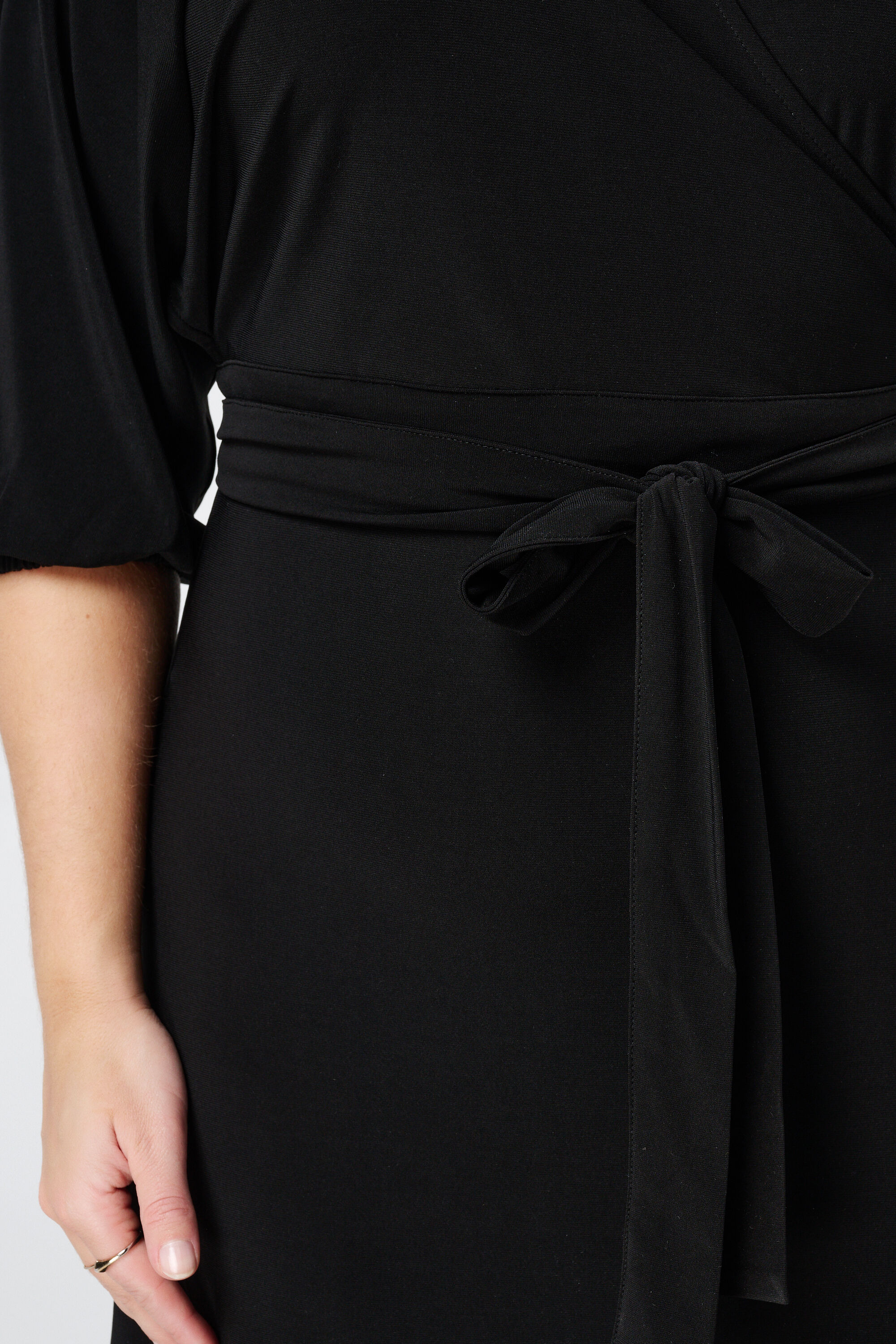Vestido cruzado largo image number 6