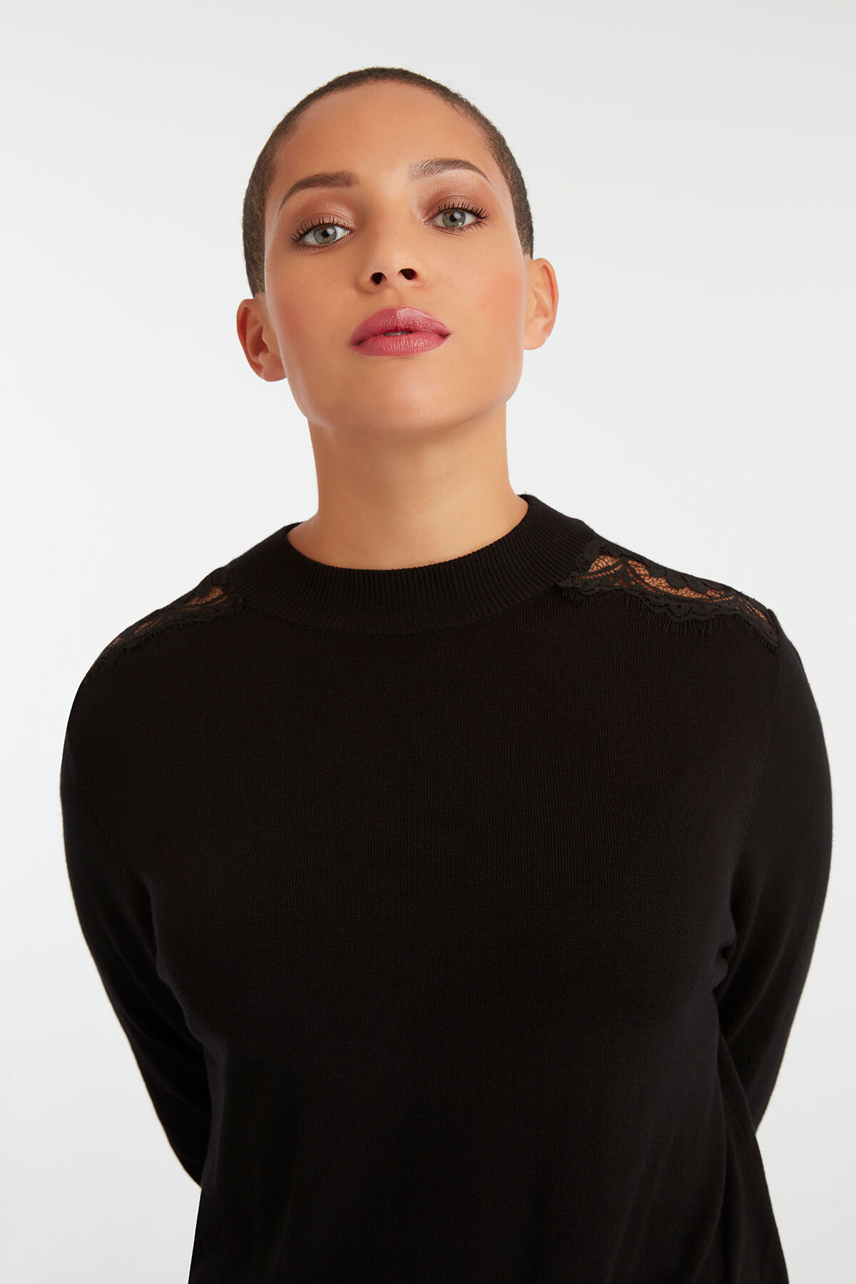 Vestido de punto con encaje   image number 3