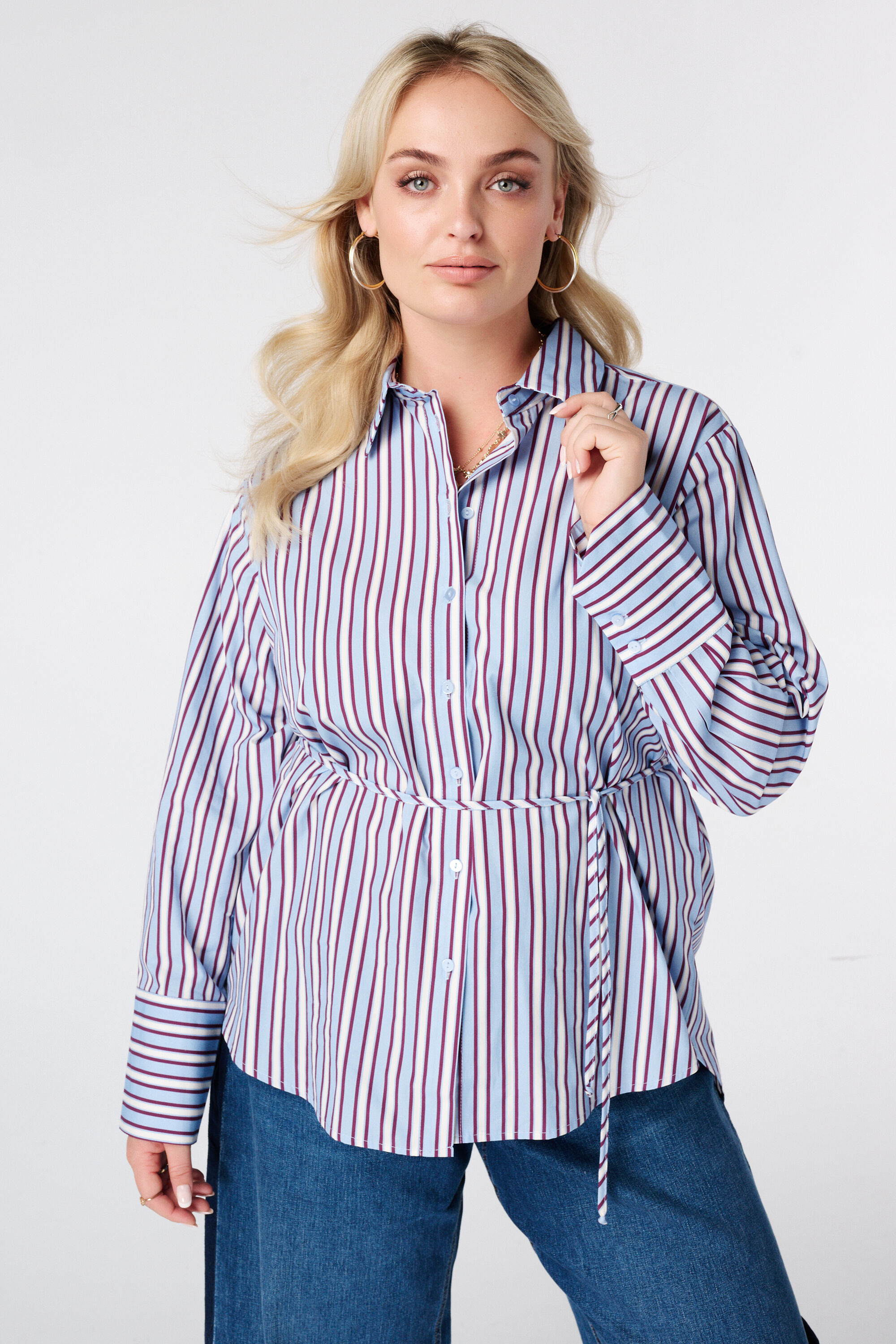 Blusa larga de rayas con cintur&oacute;n