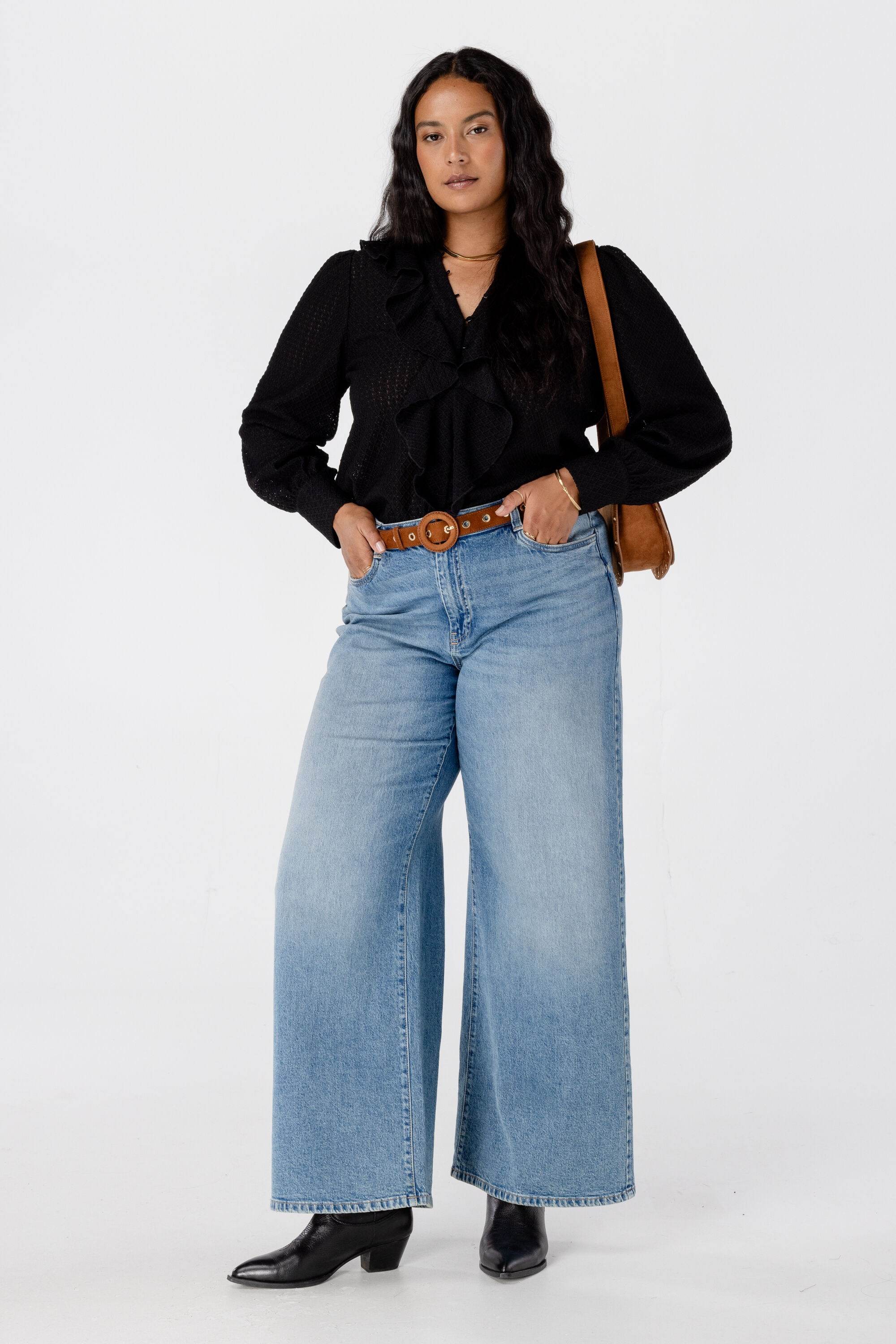 Blusa con volantes image number 5