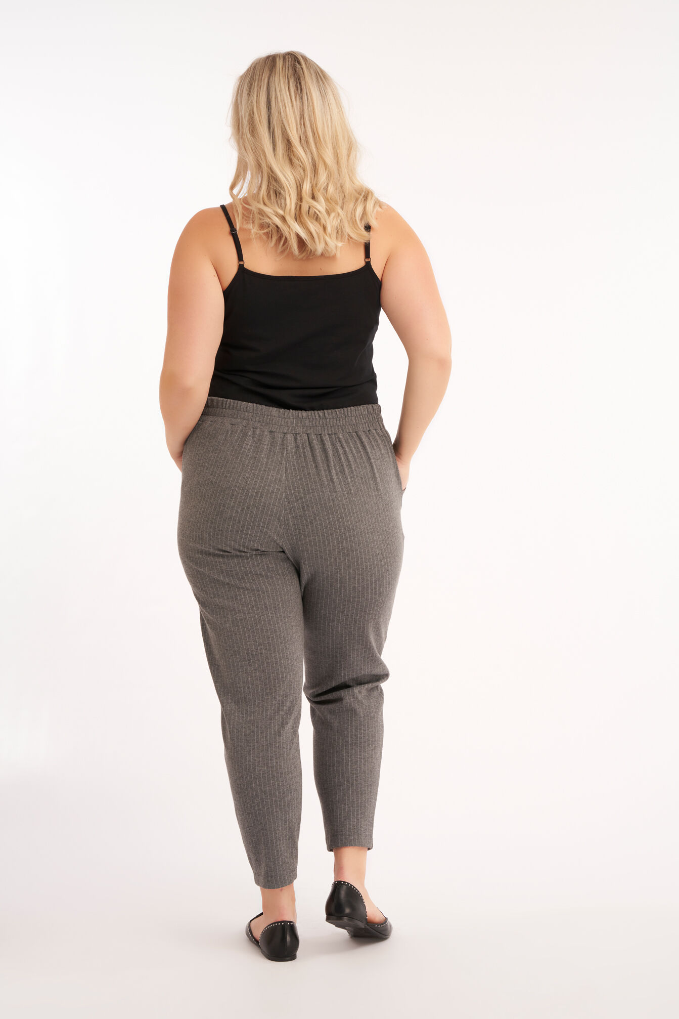 Pantalones joggers image number 3