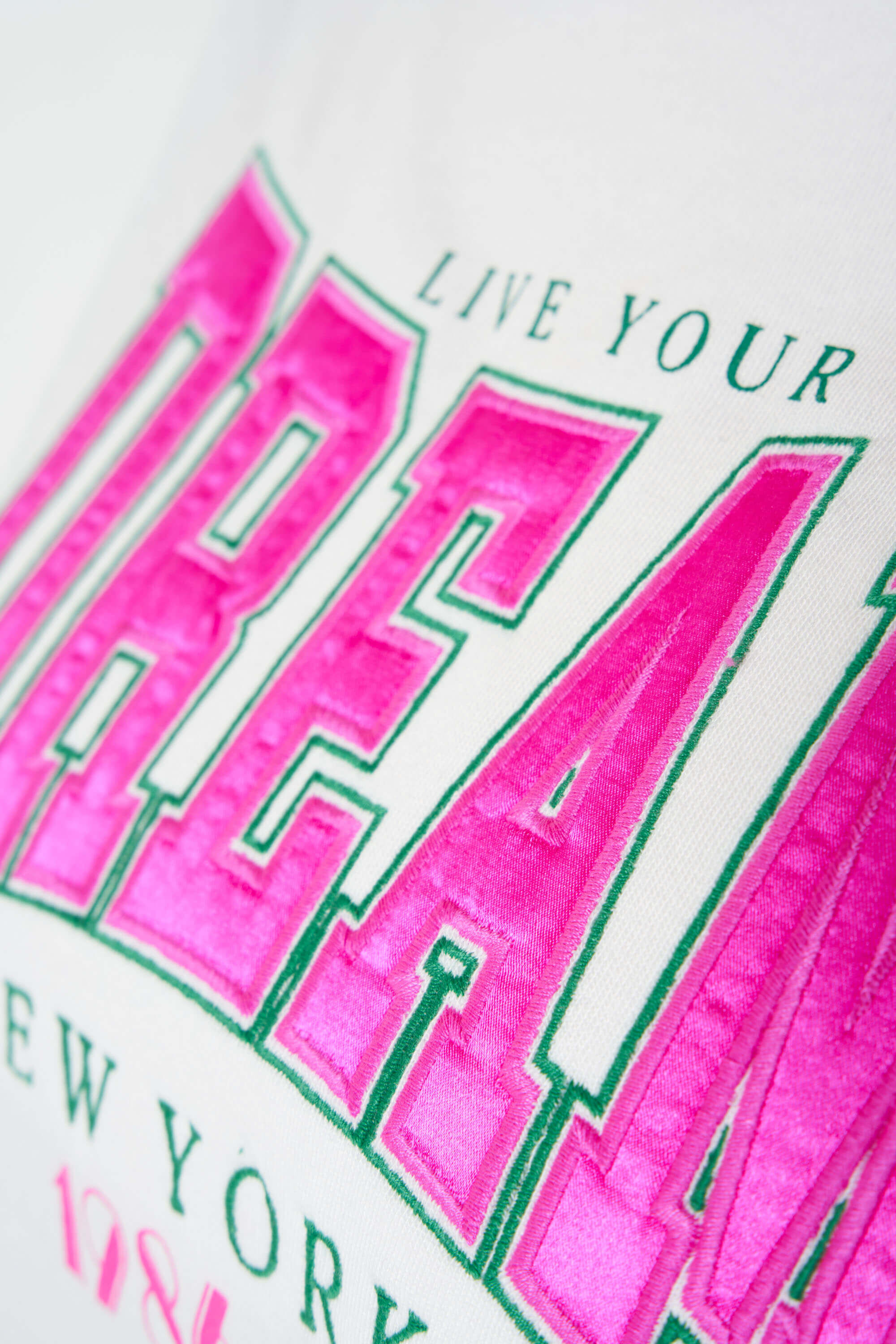 Su&eacute;ter con texto image number 5