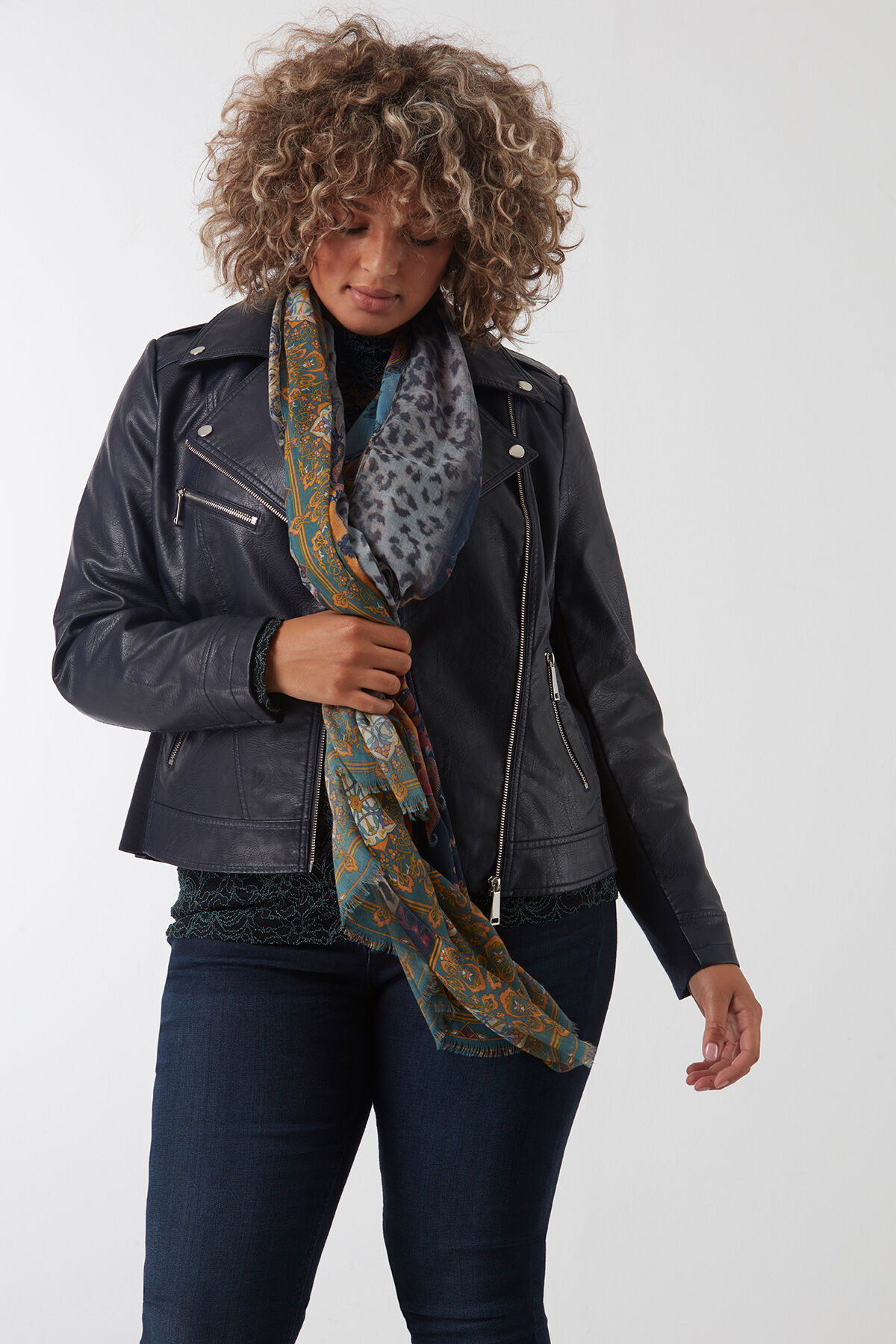 Fular con print image number 1