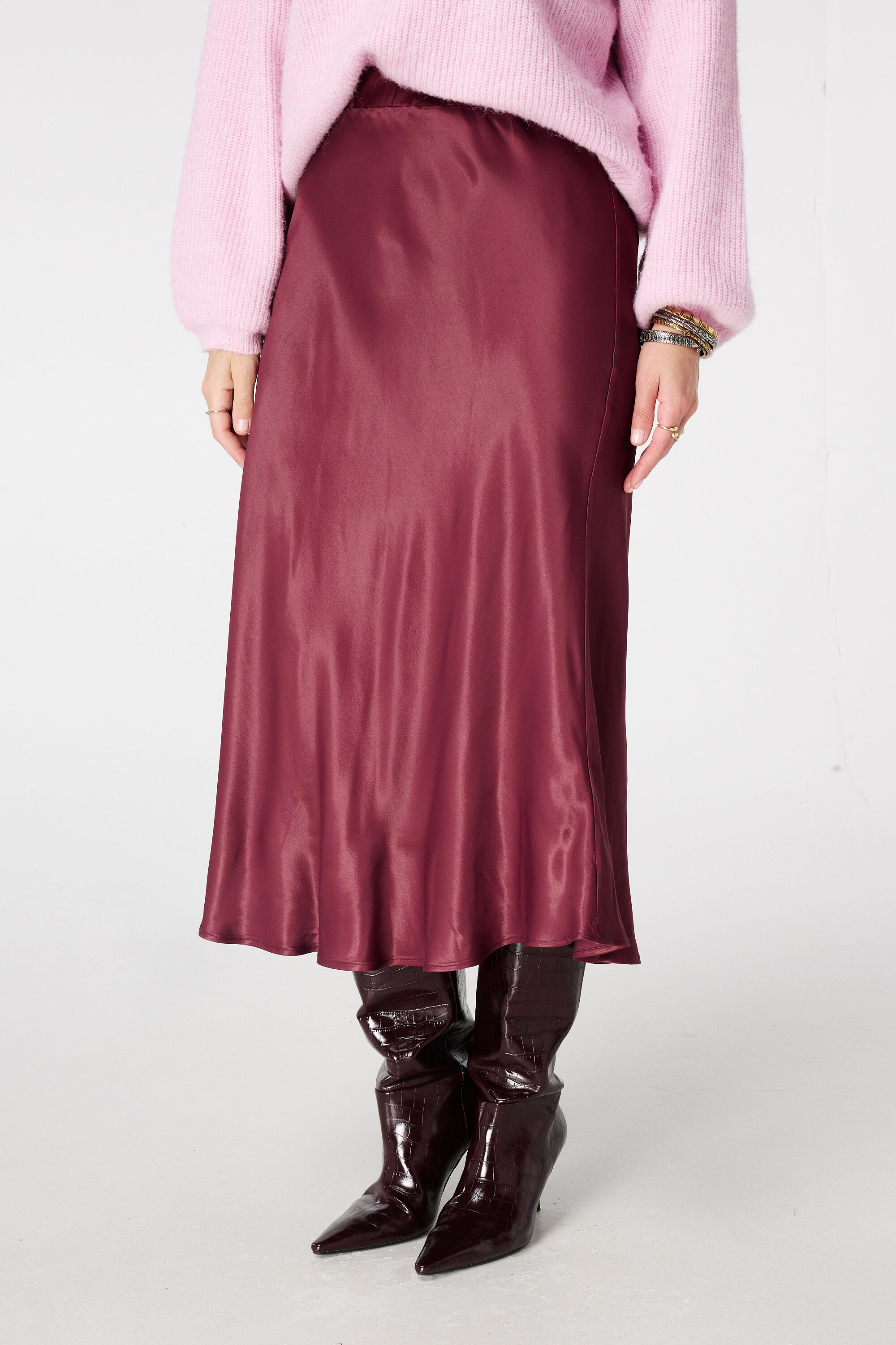 Falda midi de sat&eacute;n image number 5