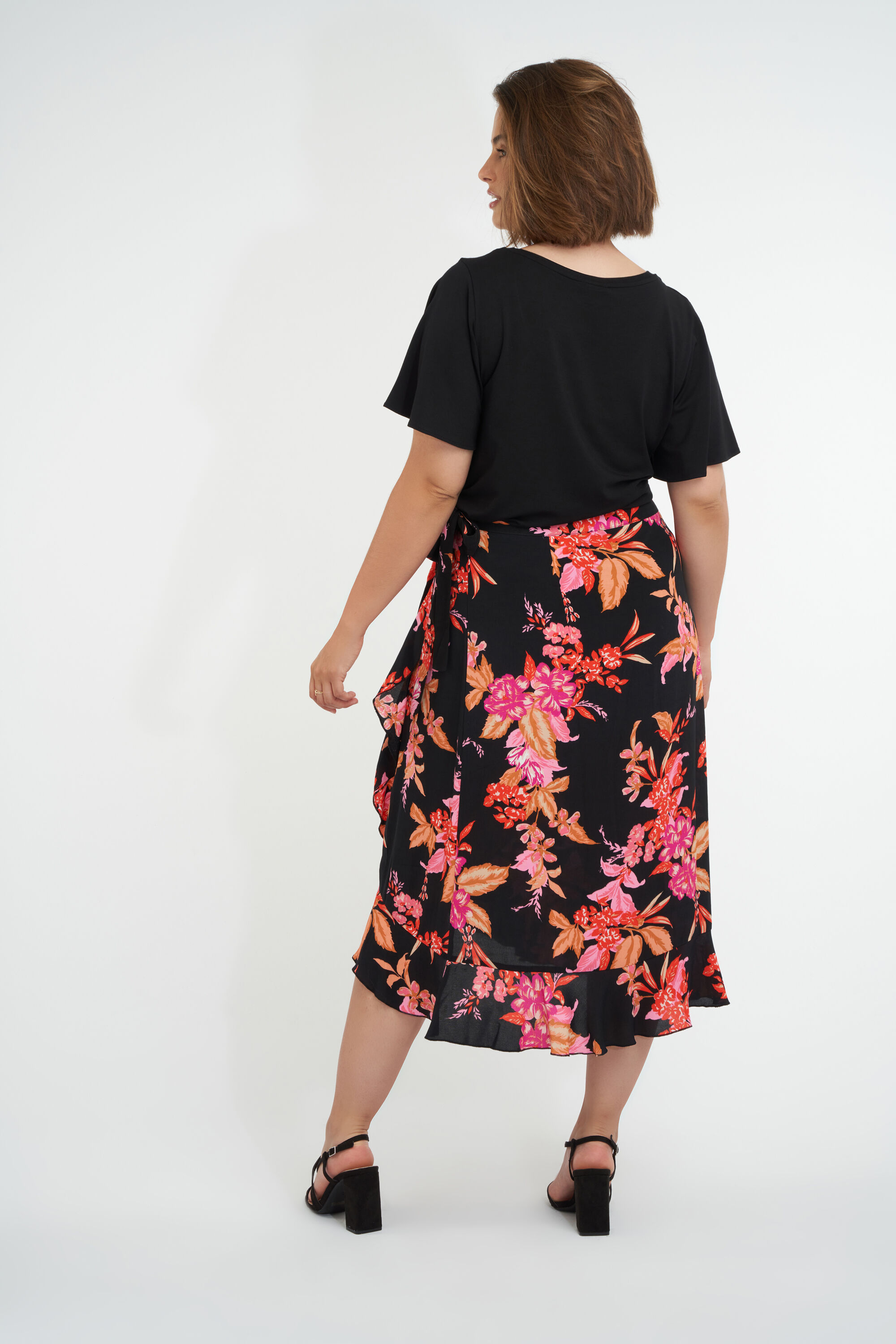 Falda cruzada con estampado floral  image number 4