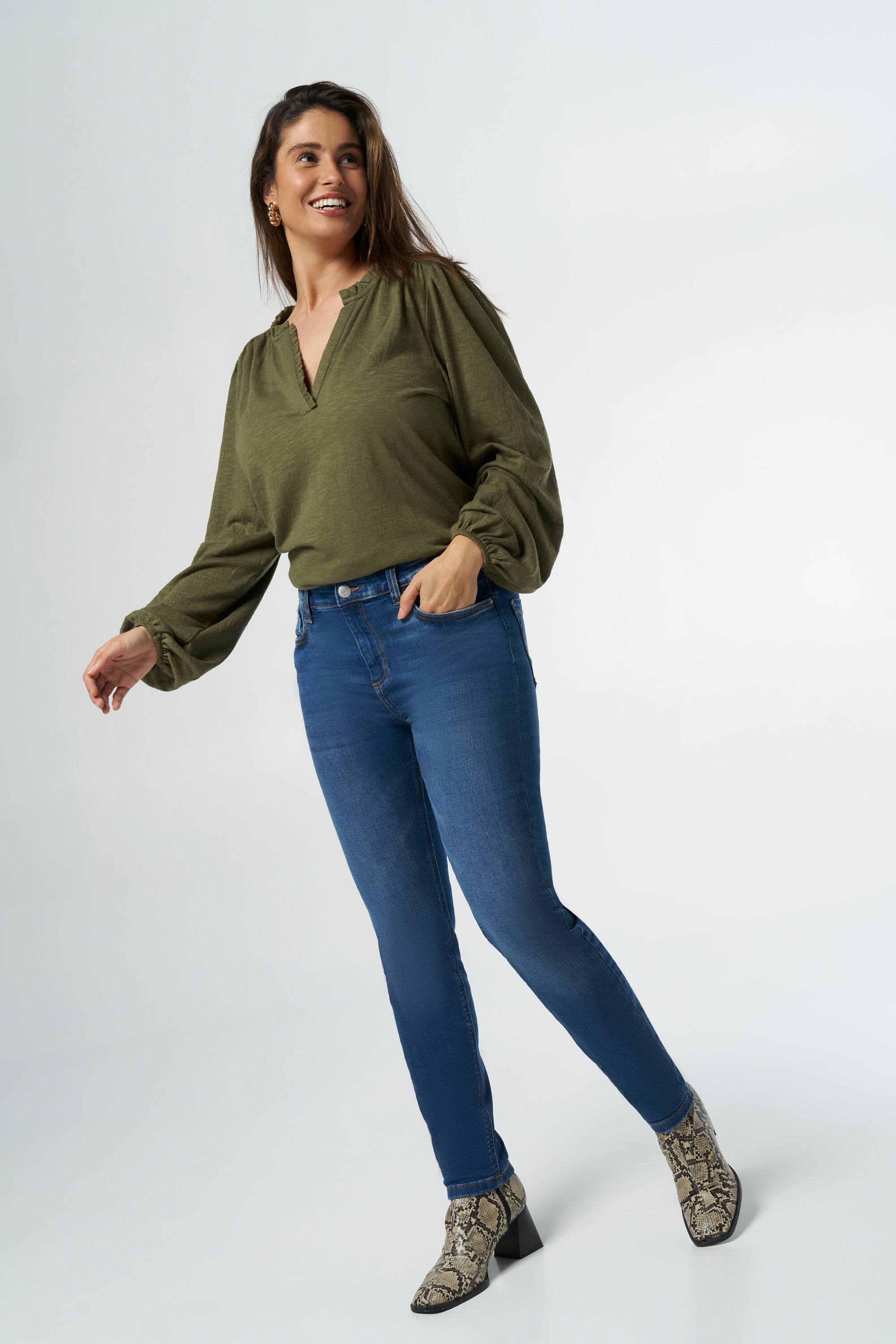 Vaqueros IRIS de corte pitillo image number 6