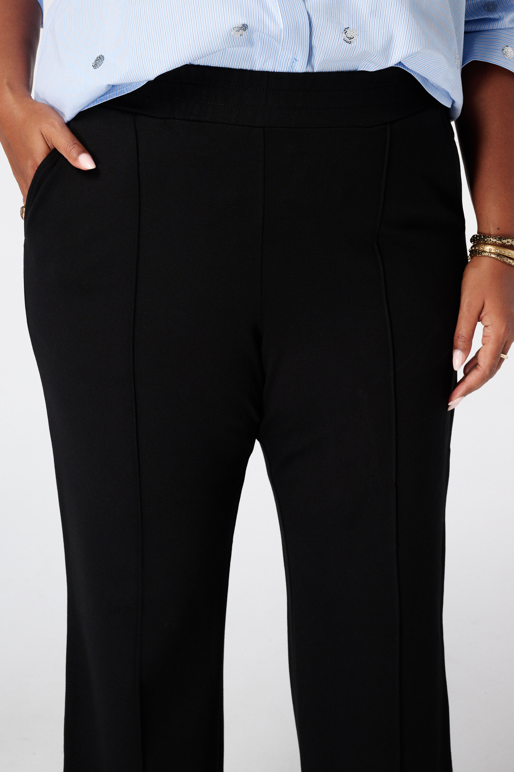 Pantal&oacute;n wide leg con cintura el&aacute;stica image number 4