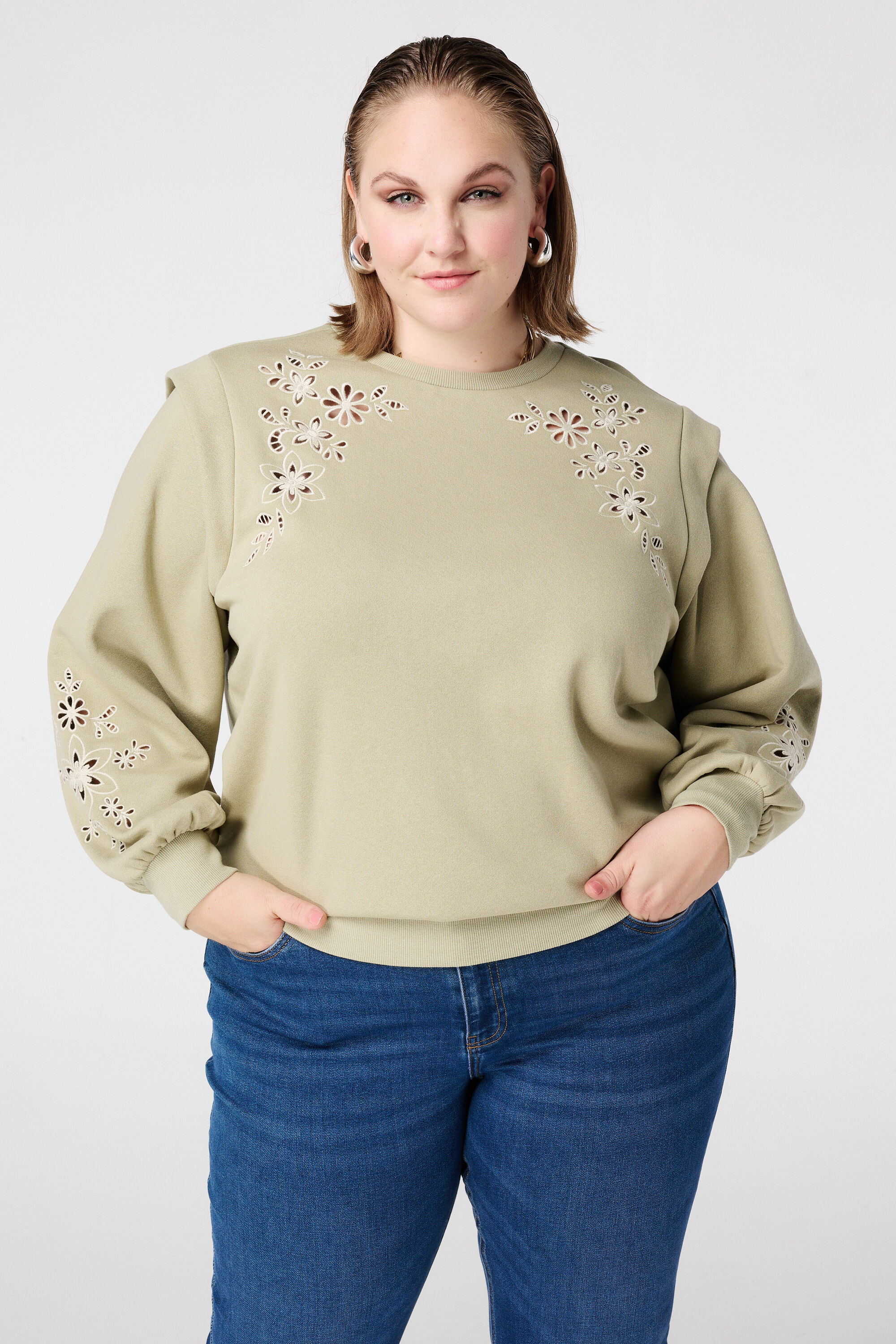 Sudadera con bordado calado