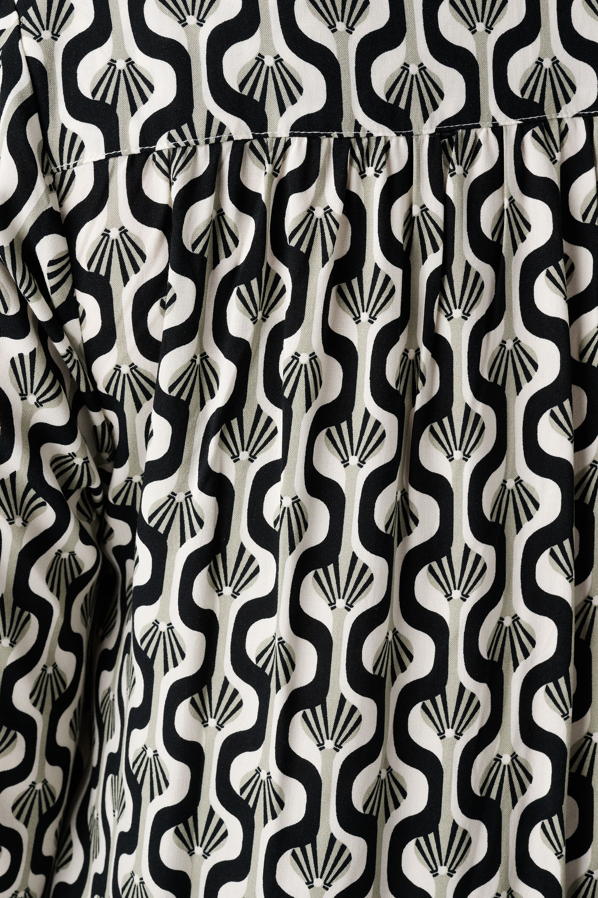 Blusa oversize con estampado image number 6