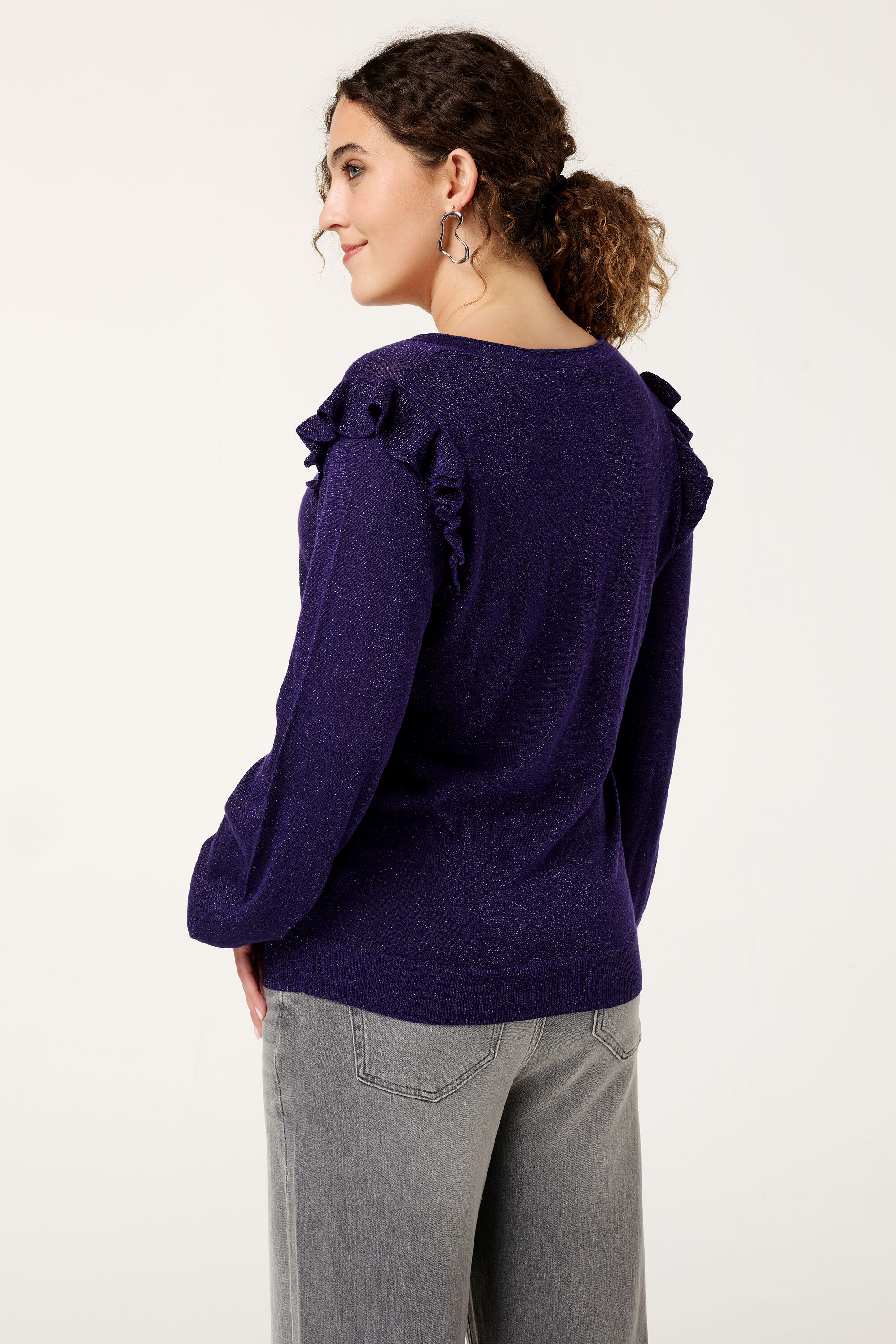 Su&eacute;ter con volantes y purpurina image number 3