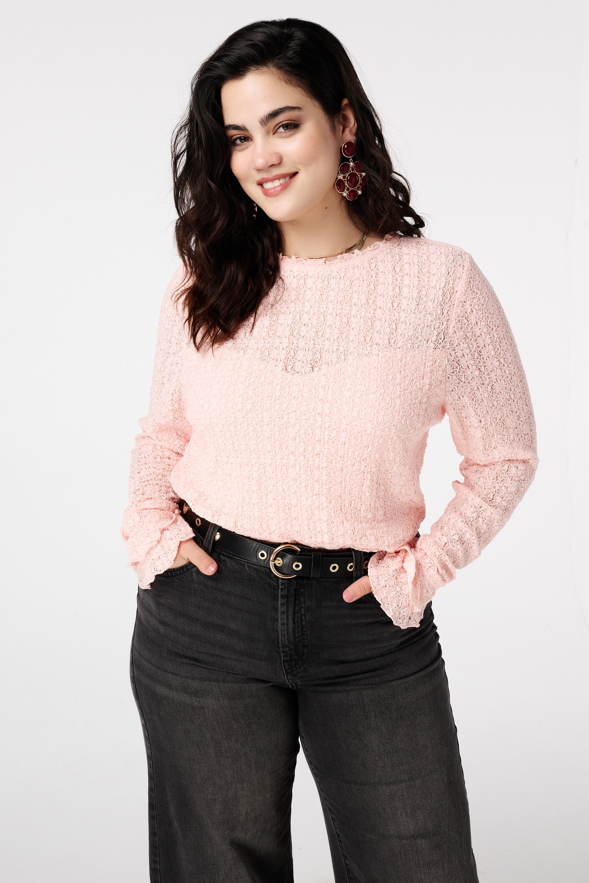 Top de encaje con mangas acampanadas