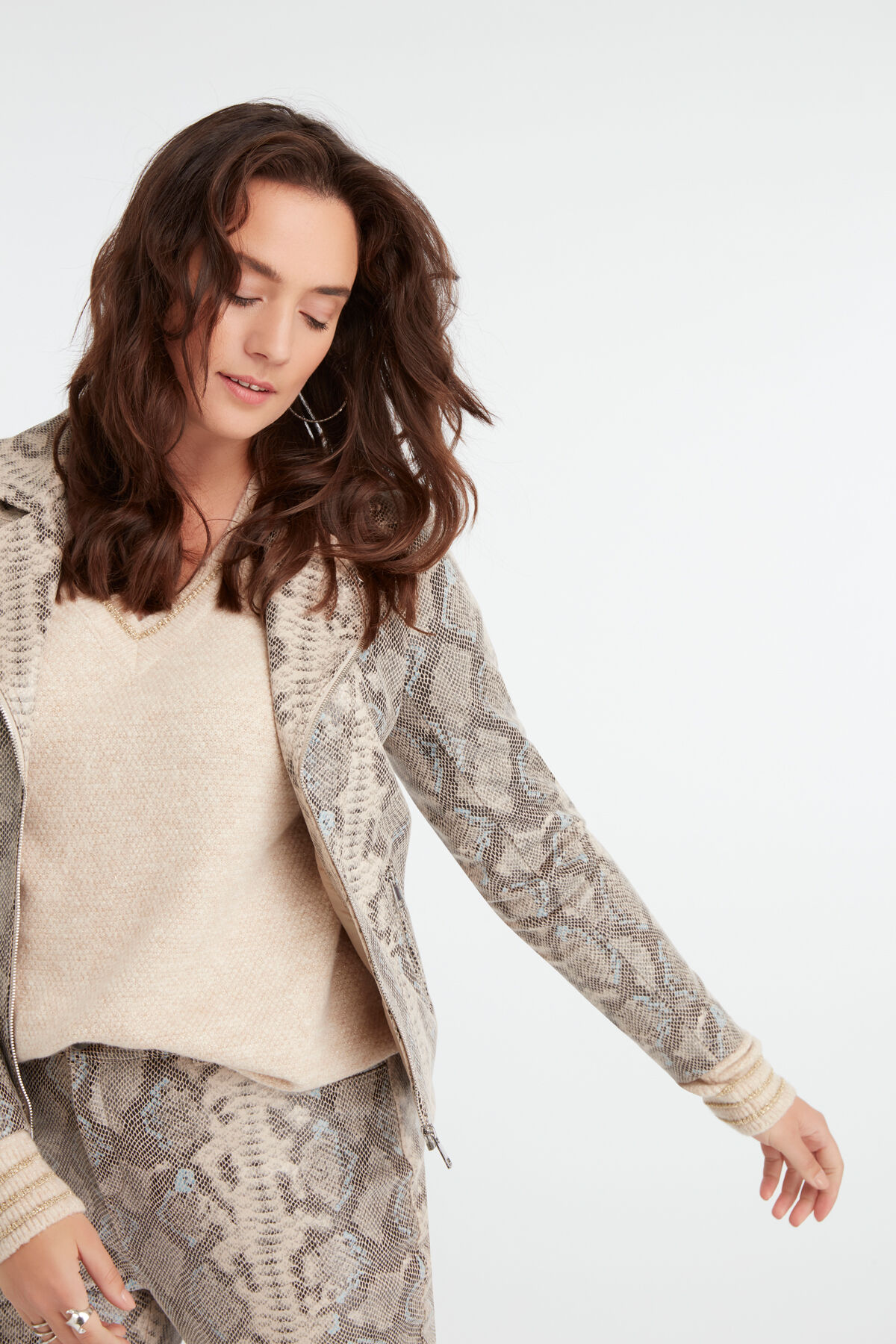 Chaqueta de cuero sint&eacute;tico image number 5