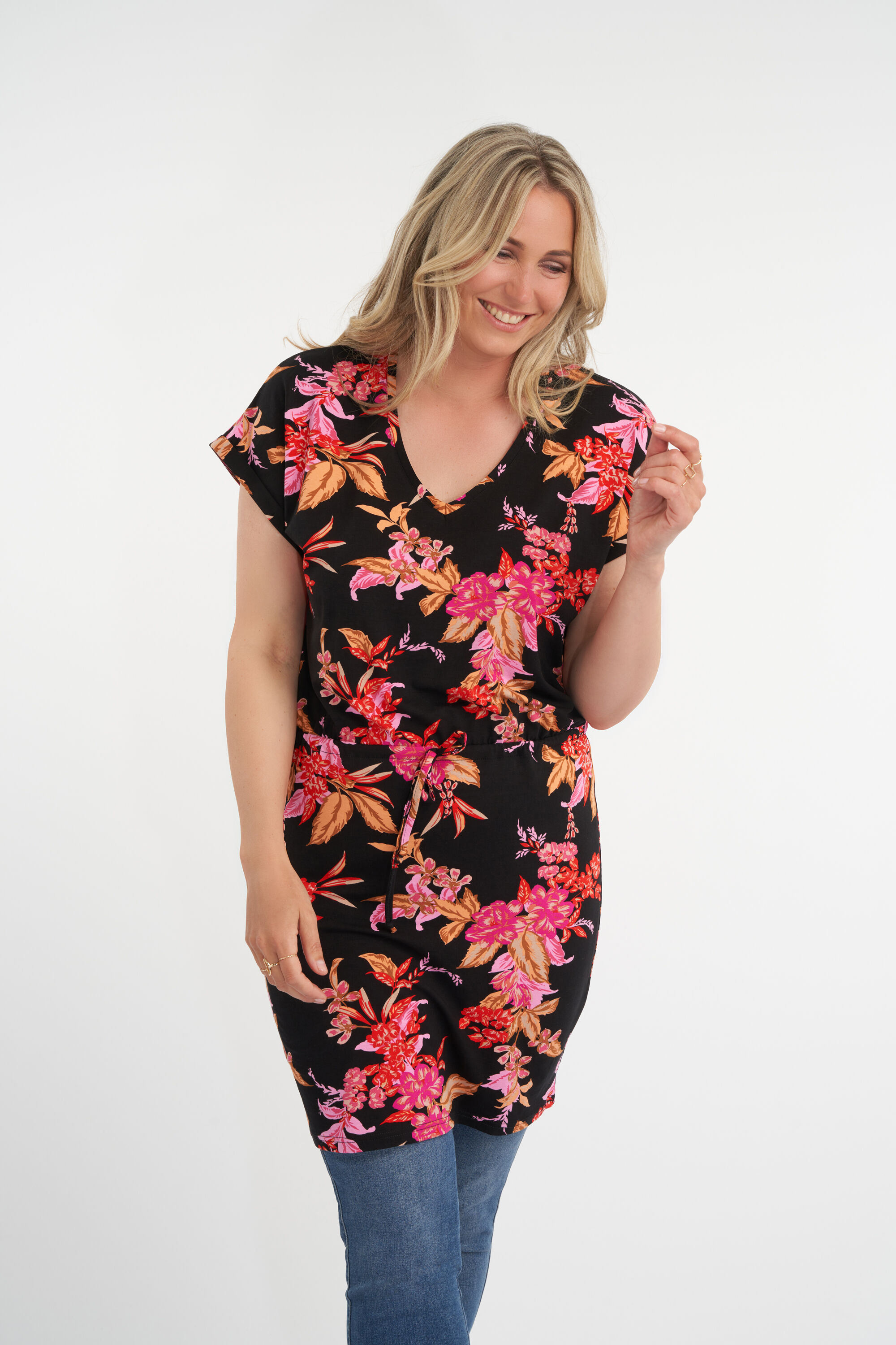 T&uacute;nica con un cinto decorativo para atar image number 5