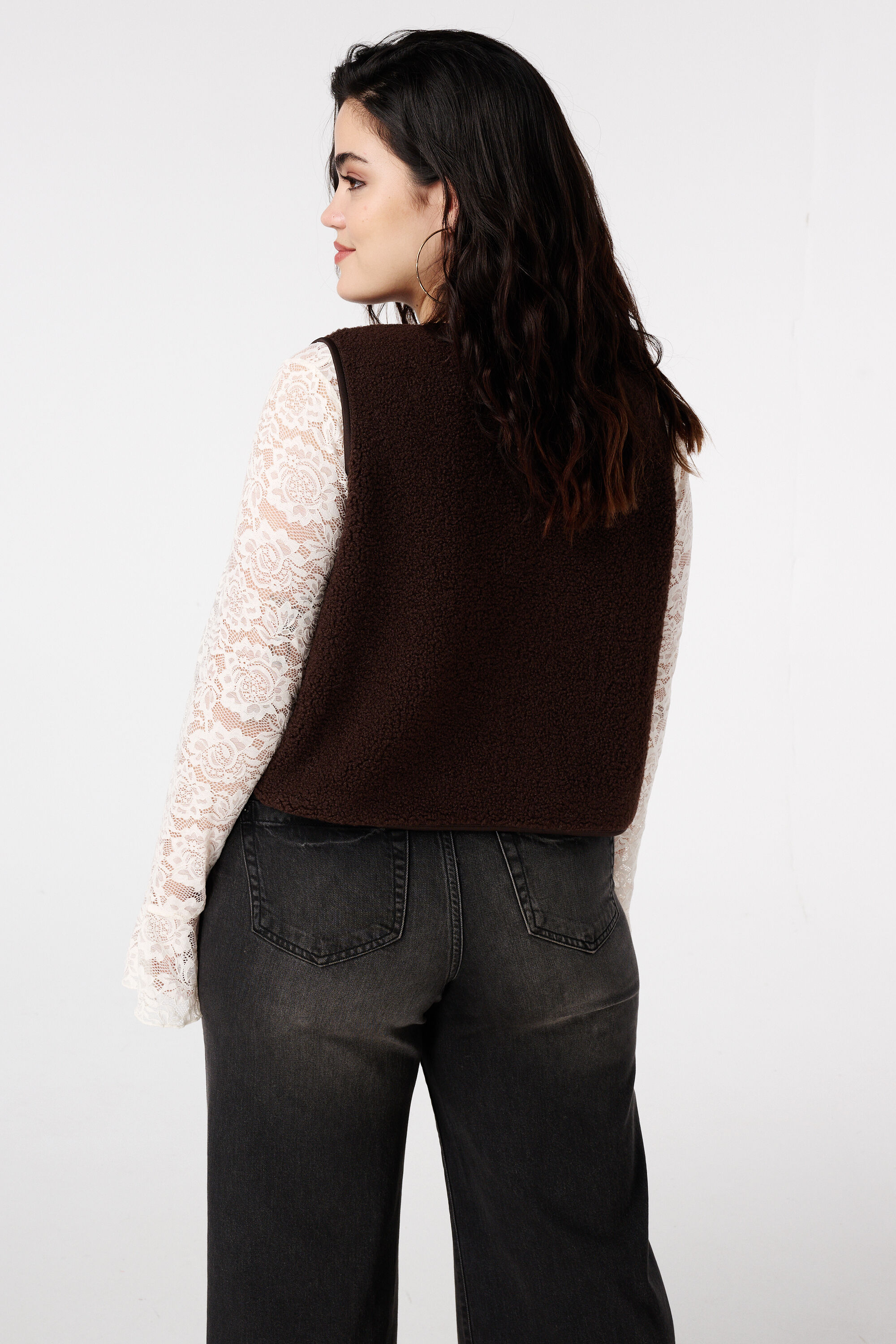 Chaleco teddy con cierre de botones image number 3