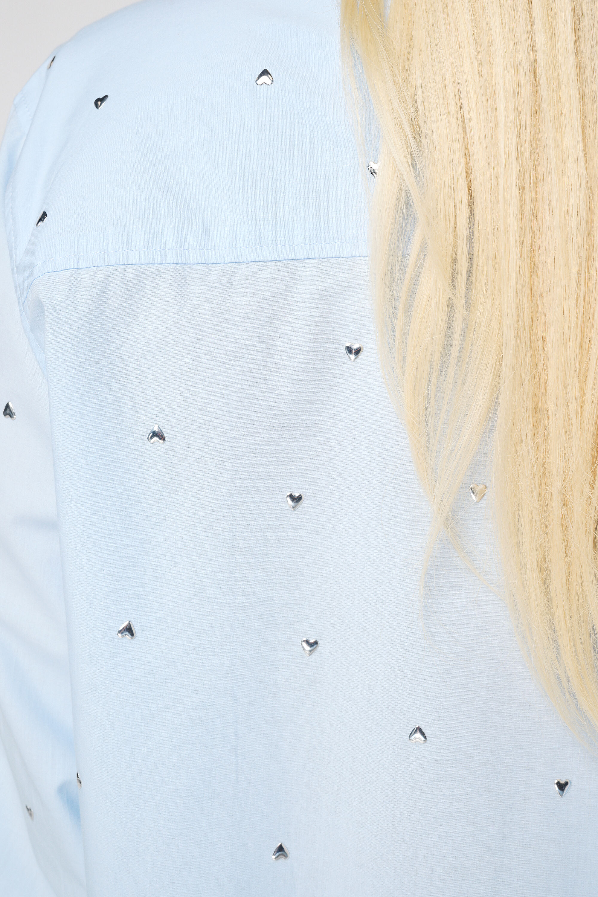 Blusa con tachuelas image number 6
